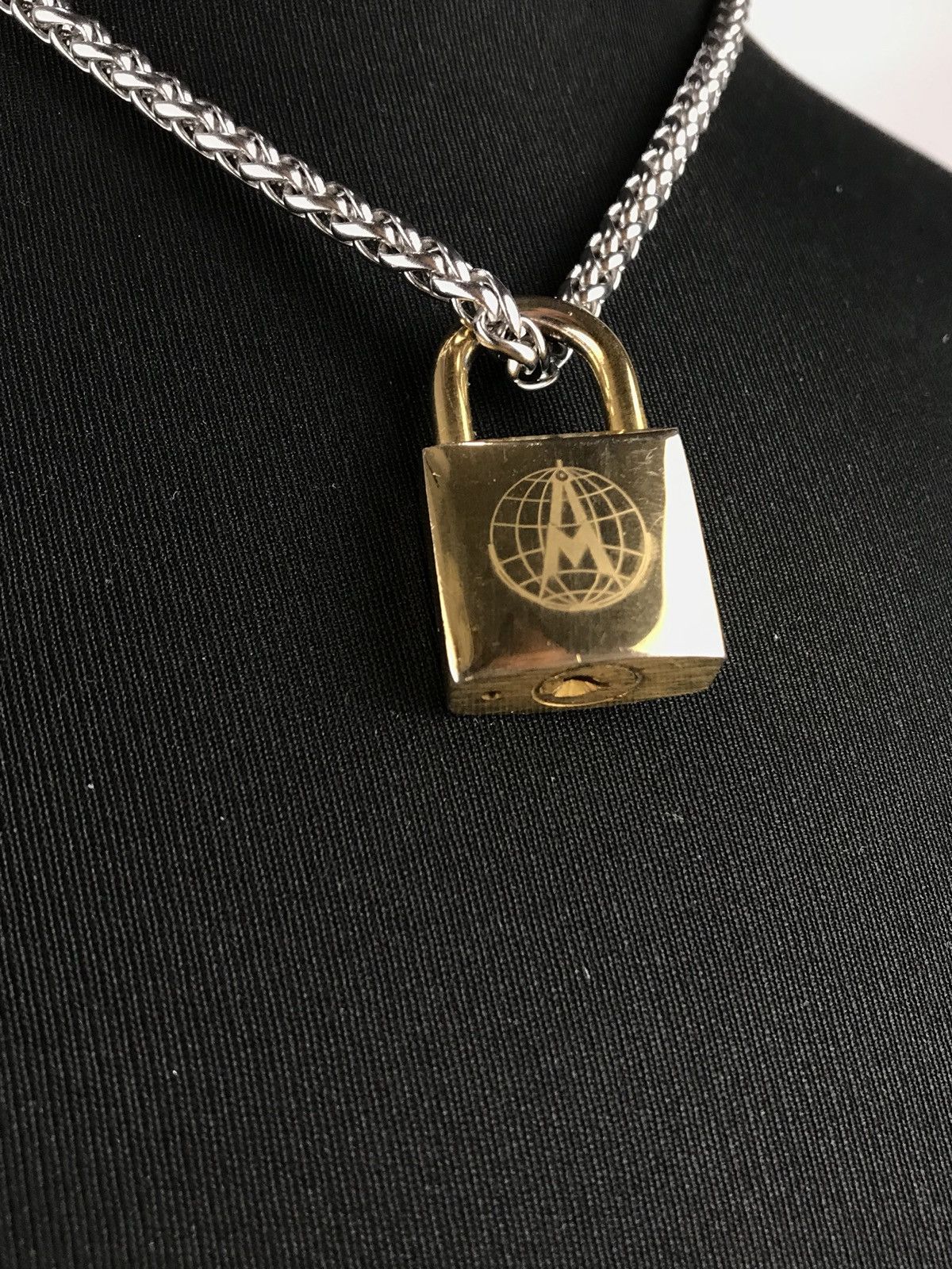 Alviero Martini × Jewelry ❌Last Drop❌ Alviero Martini Padlock Pendant Necklace chain Size ONE SIZE - 2 Thumbnail