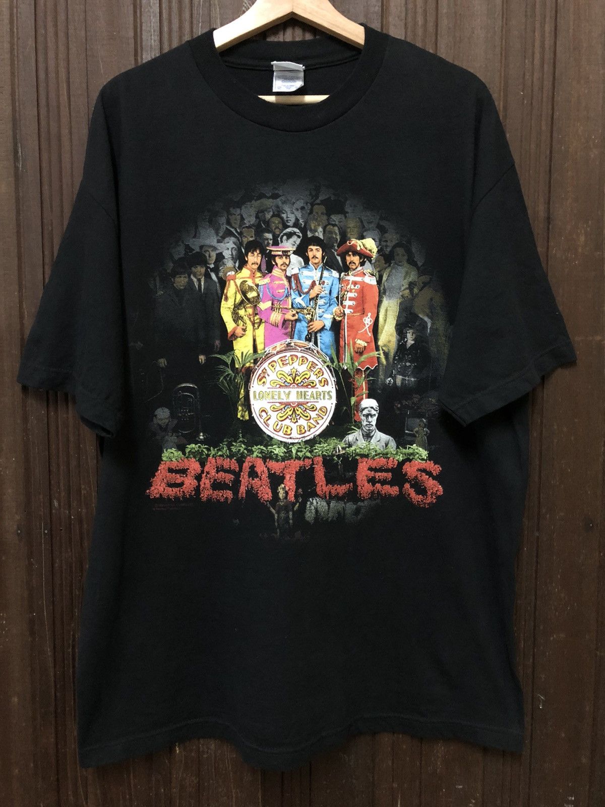 Band Tees × Vintage Vintage 90s The Beatles ‘Lonely Hearts’ 1999 Rare T Shirt Size US XL / EU 56 / 4 - 1 Thumbnail