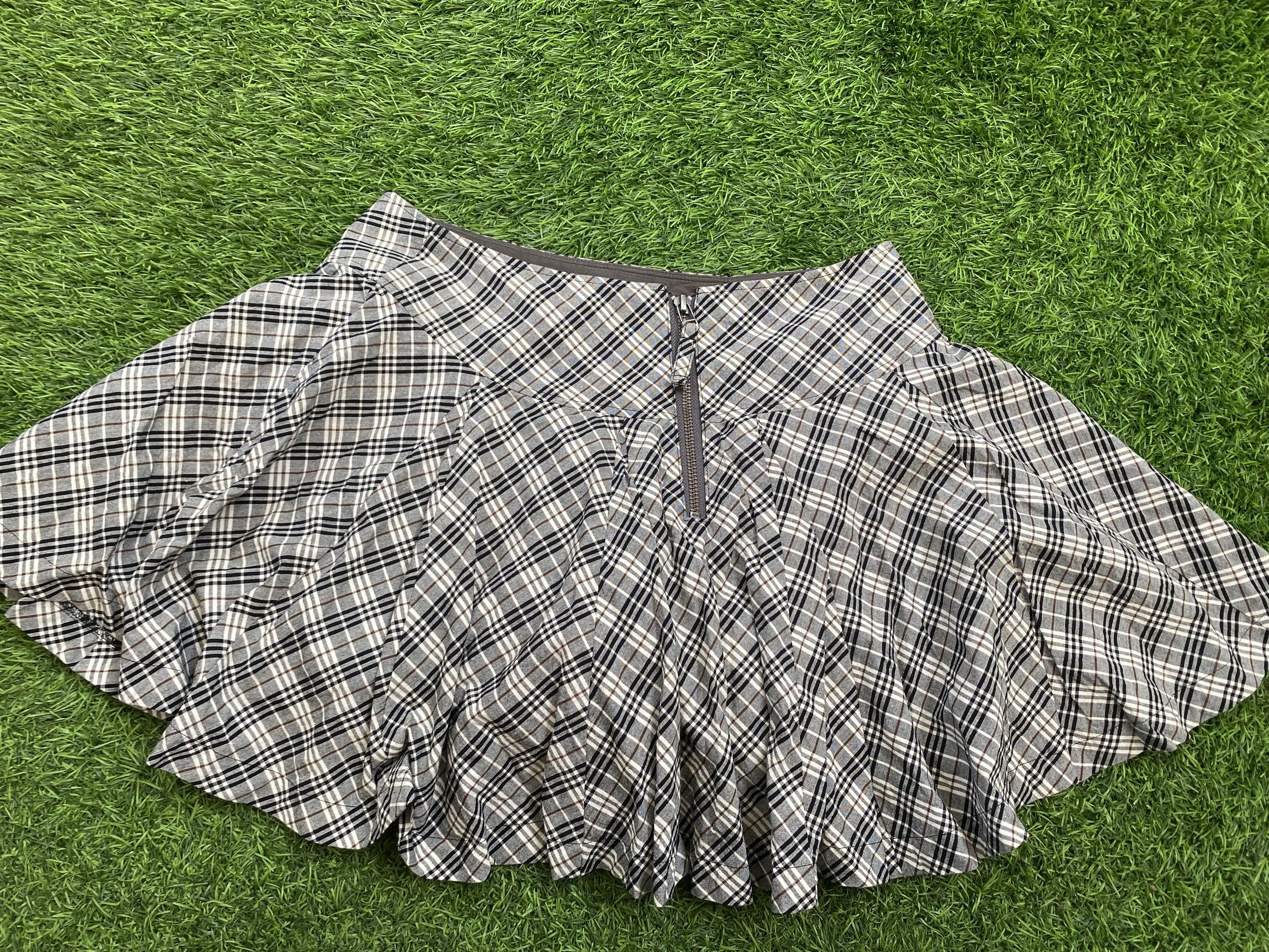 Burberry Vintage Burberry Nova Check Mini Skirt Size 26" / US 2 / IT 38 - 2 Thumbnail