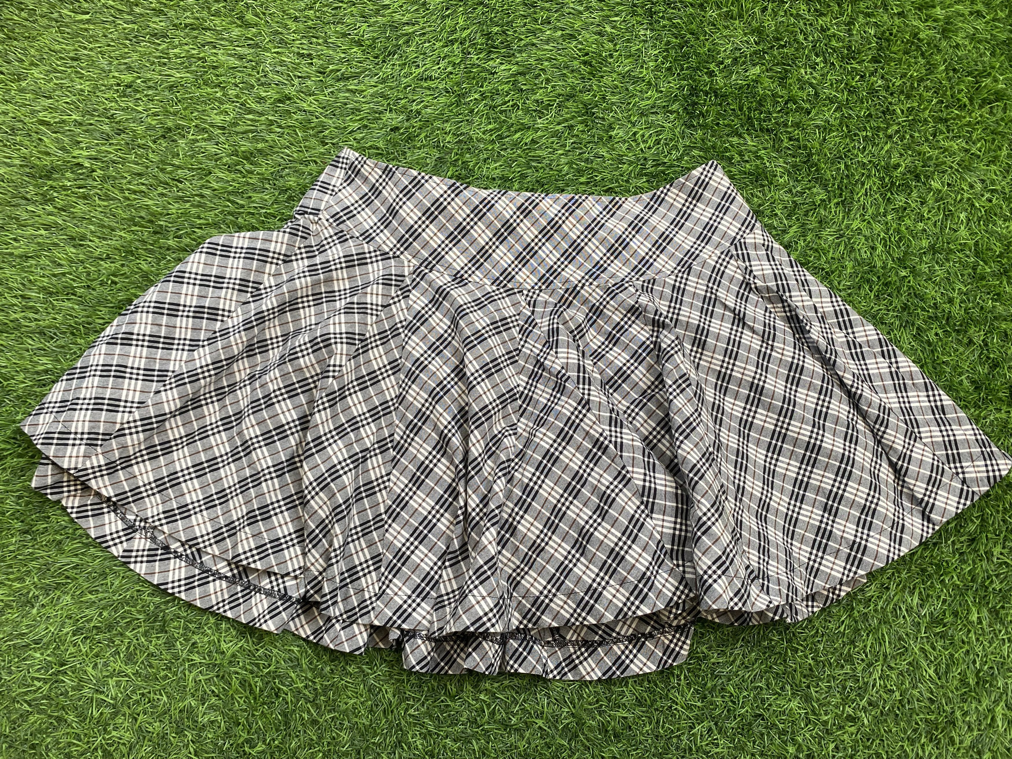 Burberry Vintage Burberry Nova Check Mini Skirt Size 26" / US 2 / IT 38 - 1 Thumbnail