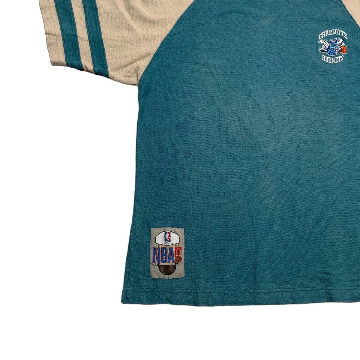 NBA Vintage NBA Charlotte Hornets Tshirt Size US M / EU 48-50 / 2 - 2 Thumbnail