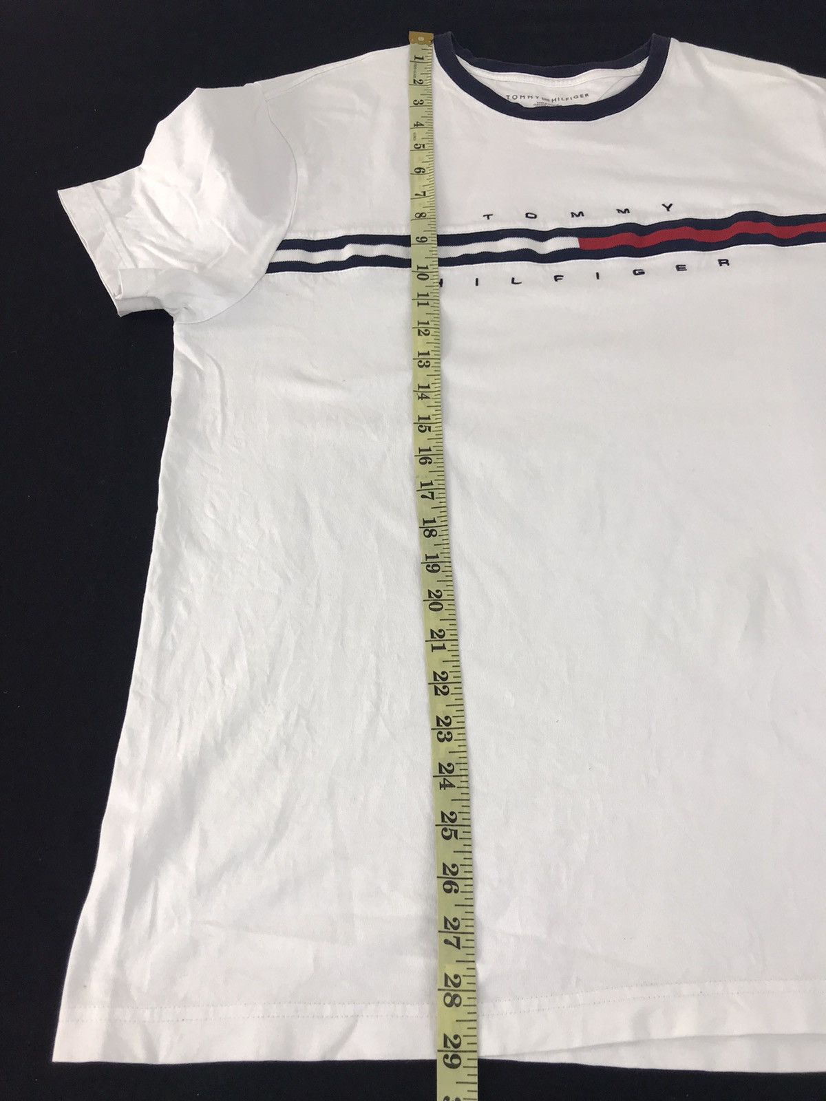 Tommy Hilfiger Vintage Tommy Hilfiger Embroidery Logo T-shirt Tee Printed Size US L / EU 52-54 / 3 - 10 Thumbnail