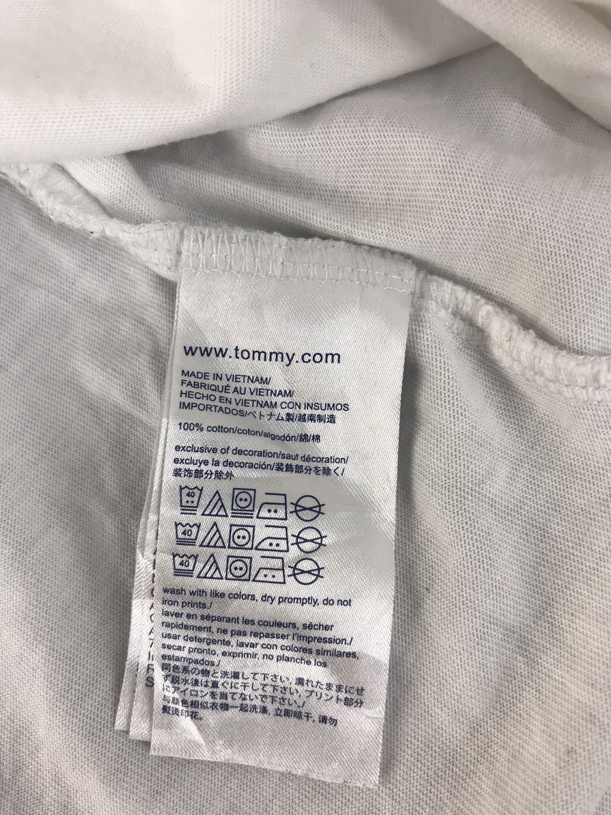 Tommy Hilfiger Vintage Tommy Hilfiger Embroidery Logo T-shirt Tee Printed Size US L / EU 52-54 / 3 - 5 Thumbnail