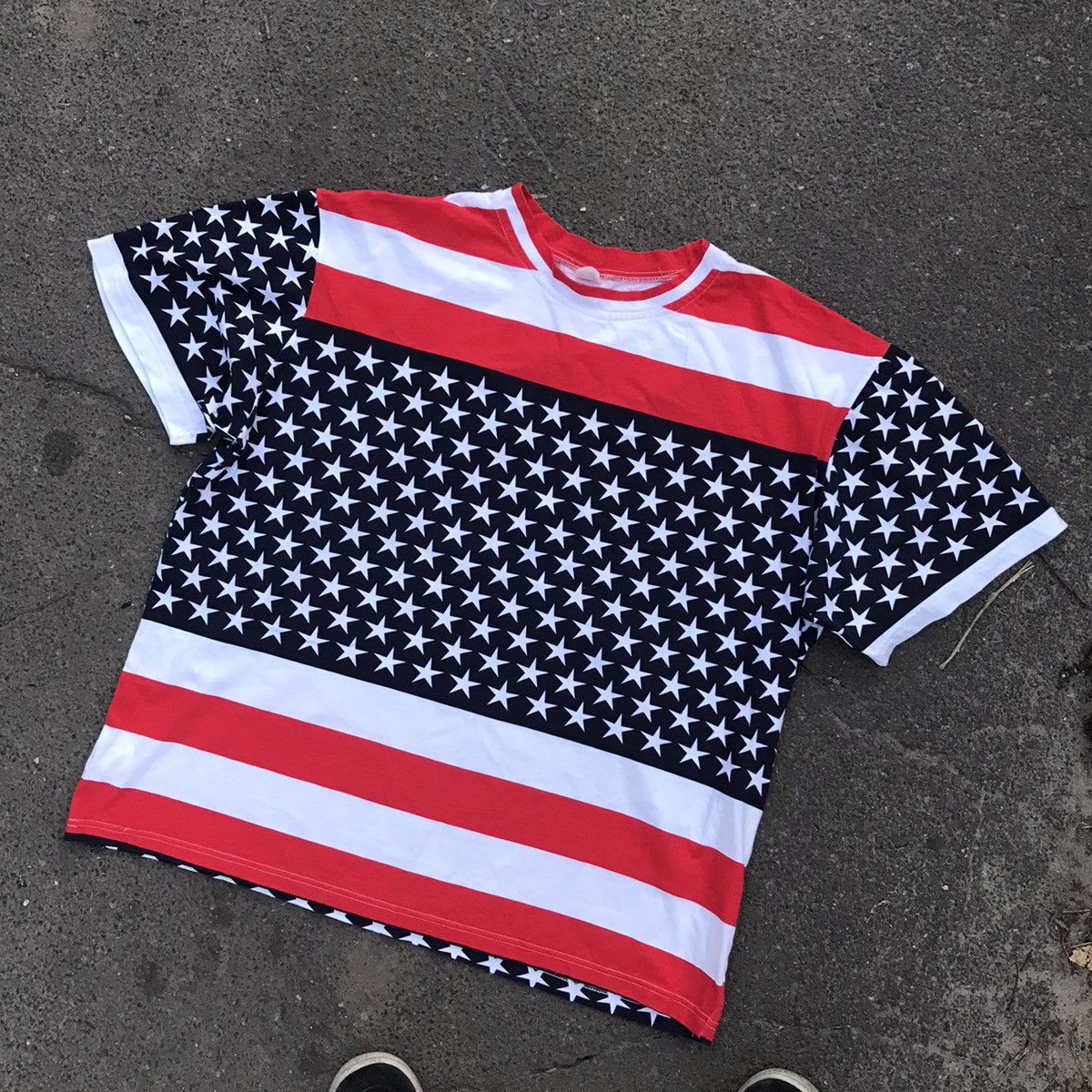 Vintage Vintage American Flag Overall Print t shirt Size US XL / EU 56 / 4 - 1 Thumbnail