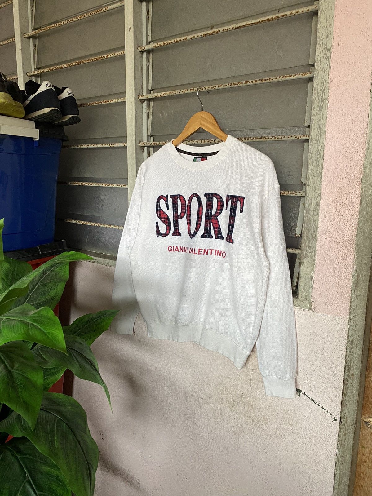 Japanese Brand Vintage Gianni Valentino Sport Spellout Crewneck Size L / US 10 / IT 46 - 1 Thumbnail