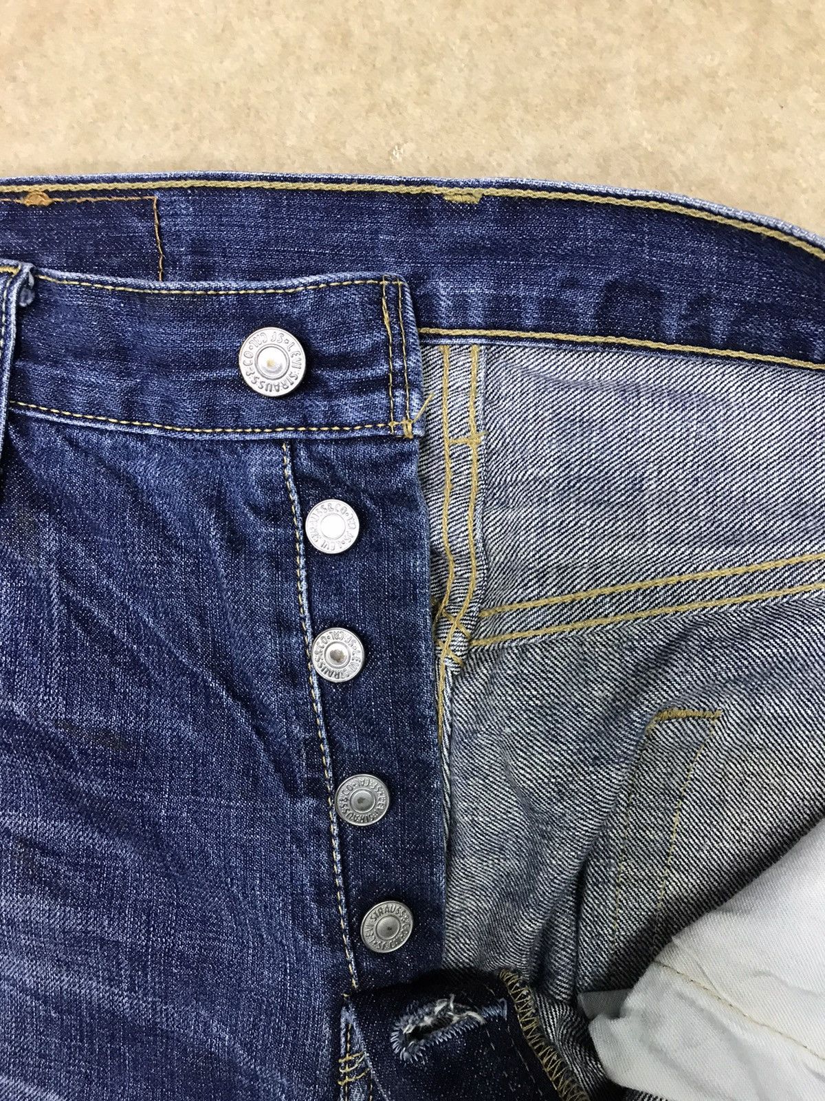 Levi's Vintage Clothing × Vintage Distressed Levi’s 501 Size 30x32 Size US 30 / EU 46 - 4 Thumbnail