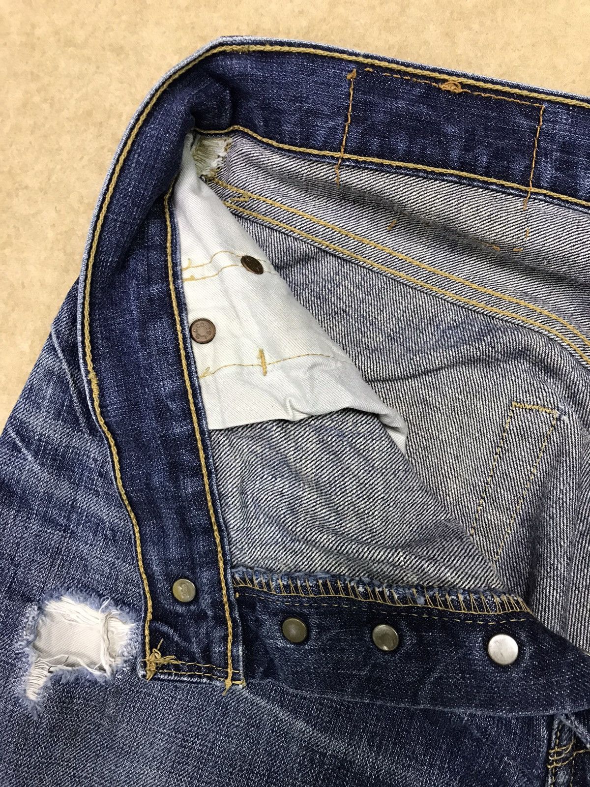 Levi's Vintage Clothing × Vintage Distressed Levi’s 501 Size 30x32 Size US 30 / EU 46 - 10 Thumbnail