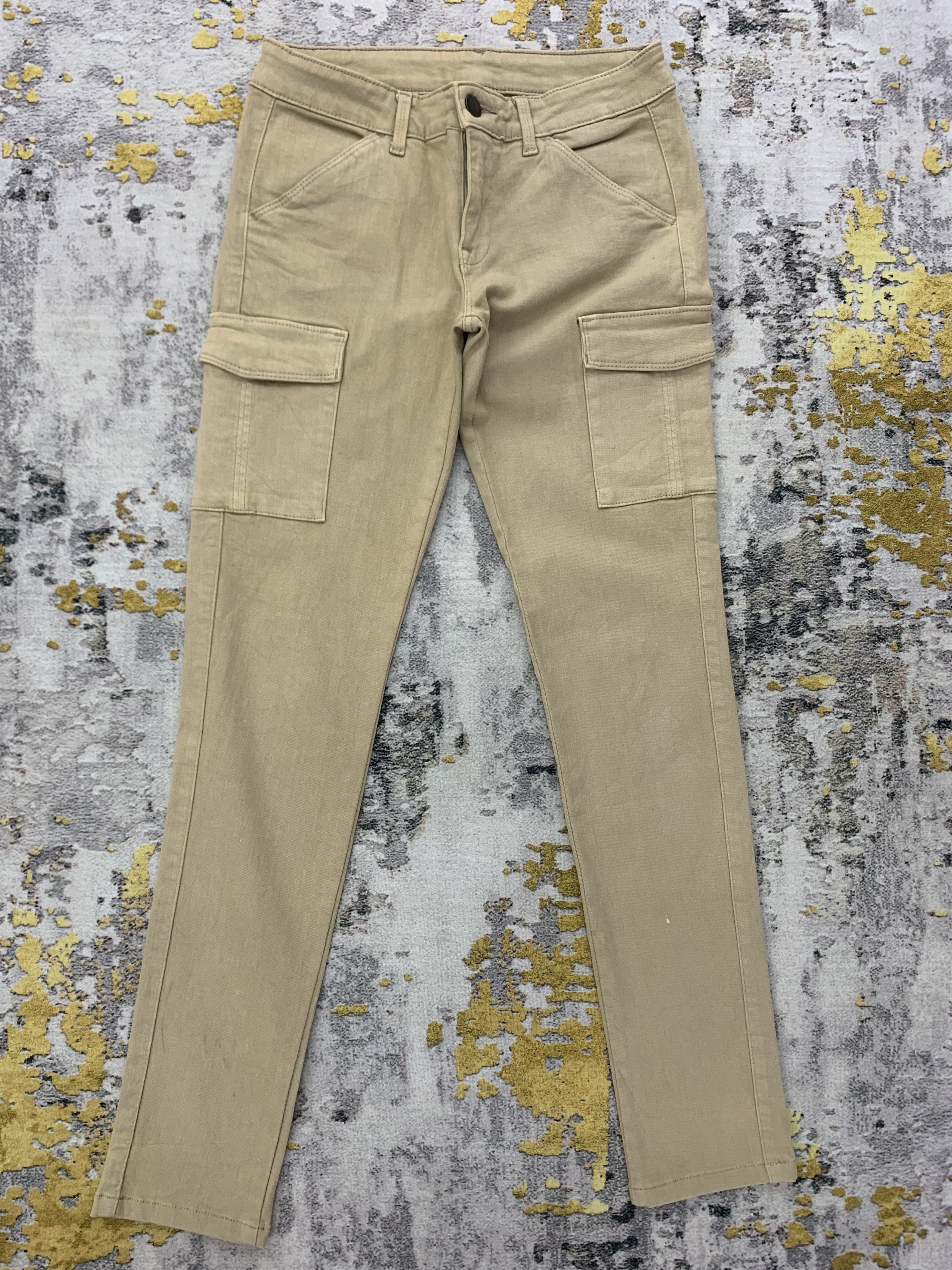 image of Uniqlo Cargo Pants Size 25 in Brown, Women's