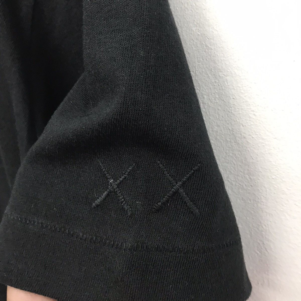 Kaws × Uniqlo Rare!! Uniqlo x Kaws Big Print Size US XL / EU 56 / 4 - 8 Thumbnail