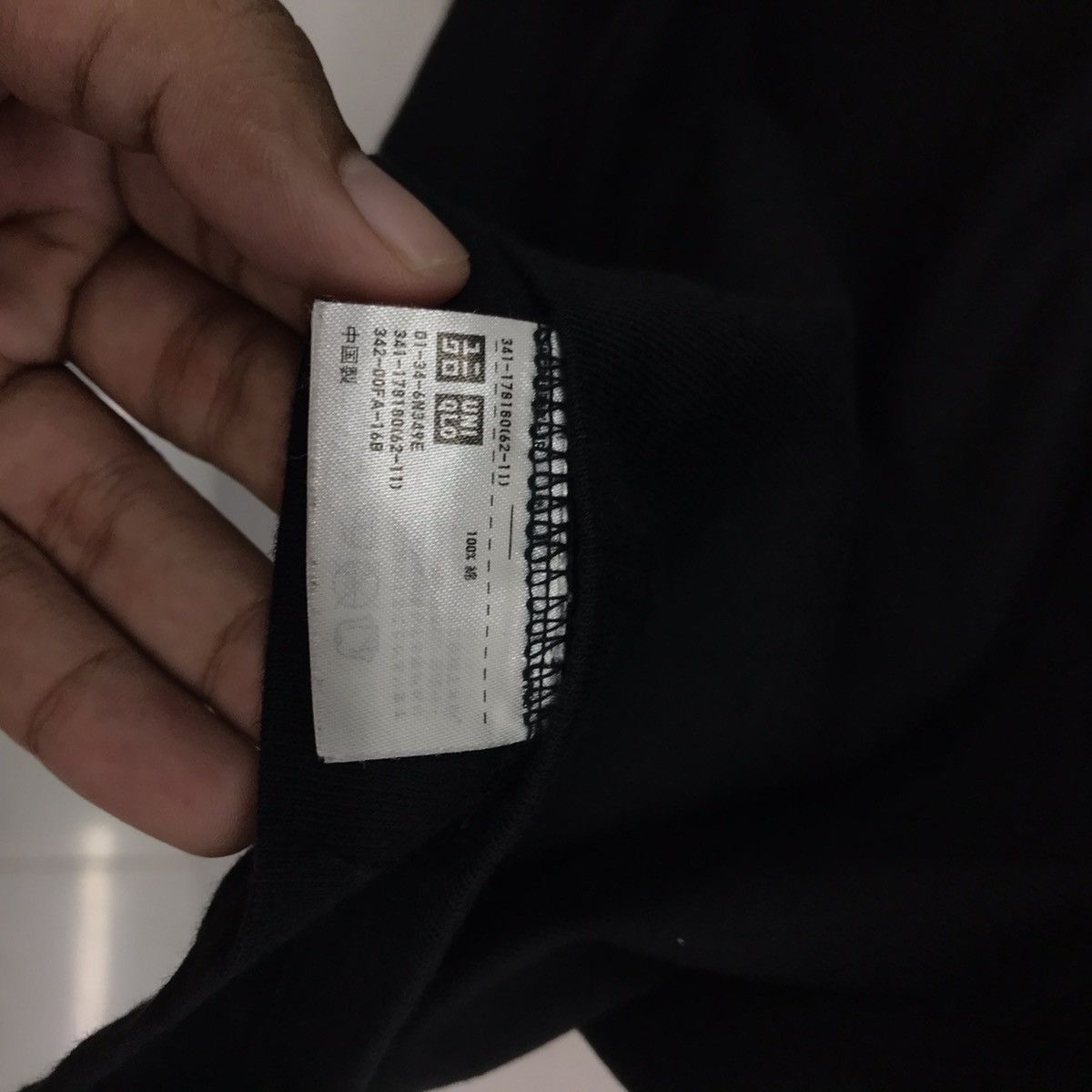 Kaws × Uniqlo Rare!! Uniqlo x Kaws Big Print Size US XL / EU 56 / 4 - 12 Thumbnail