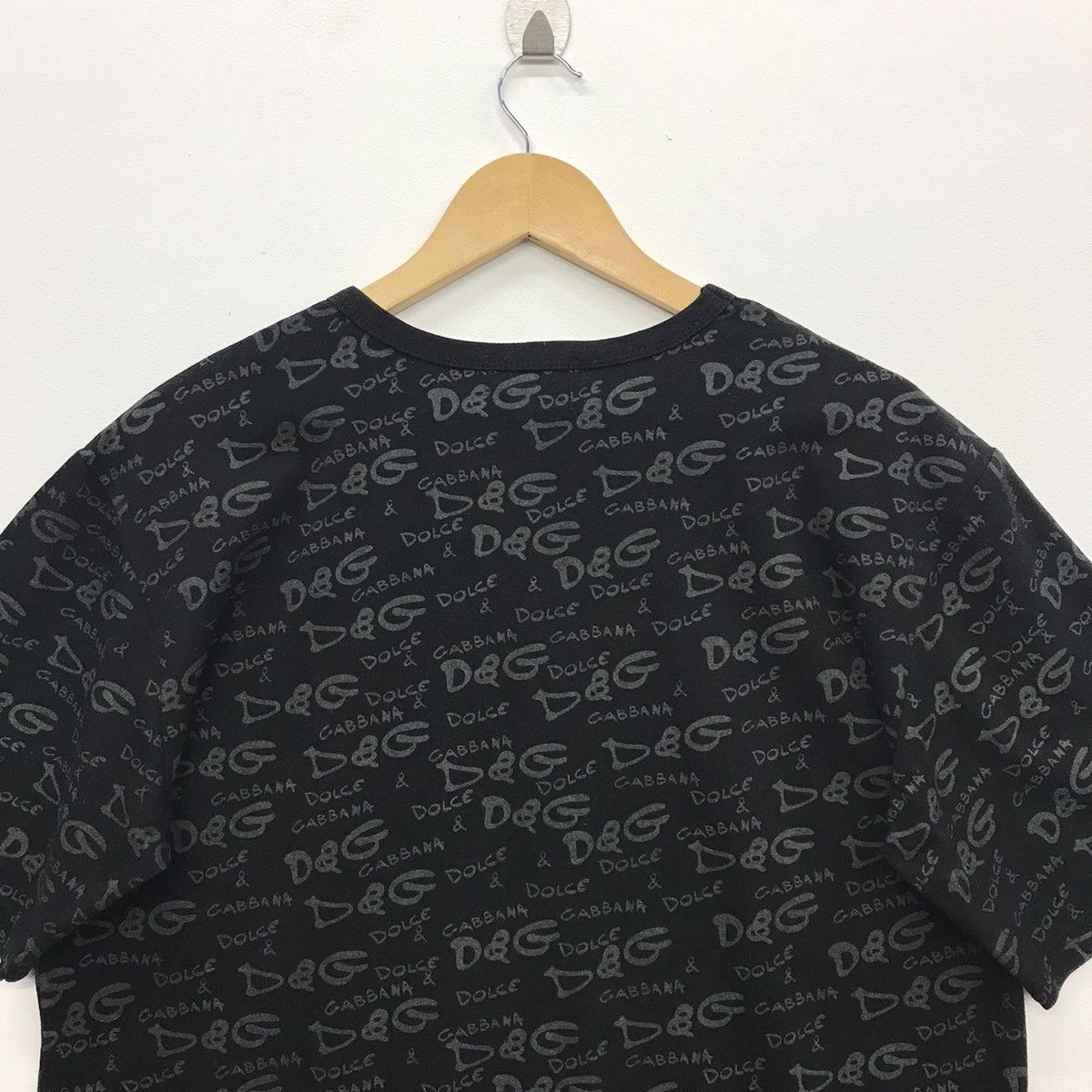 Designer × Dolce & Gabbana Rare!! Dolce Gabbana Fullprint SpellOut Tee Size US XXL / EU 58 / 5 - 11 Thumbnail