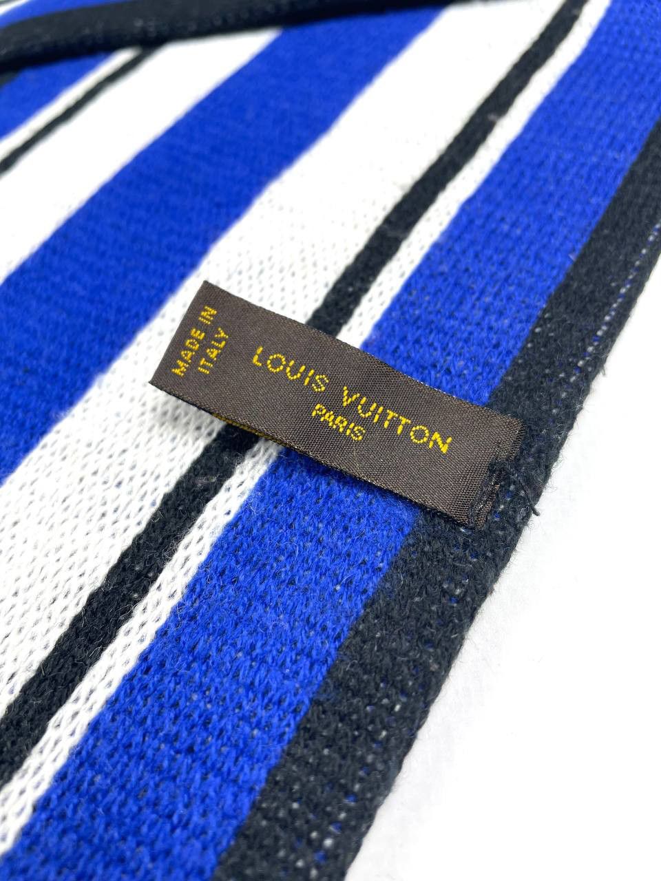 Louis Vuitton Louis Vuitton Rare Vintage Blue & White Scarf Size ONE SIZE - 5 Thumbnail