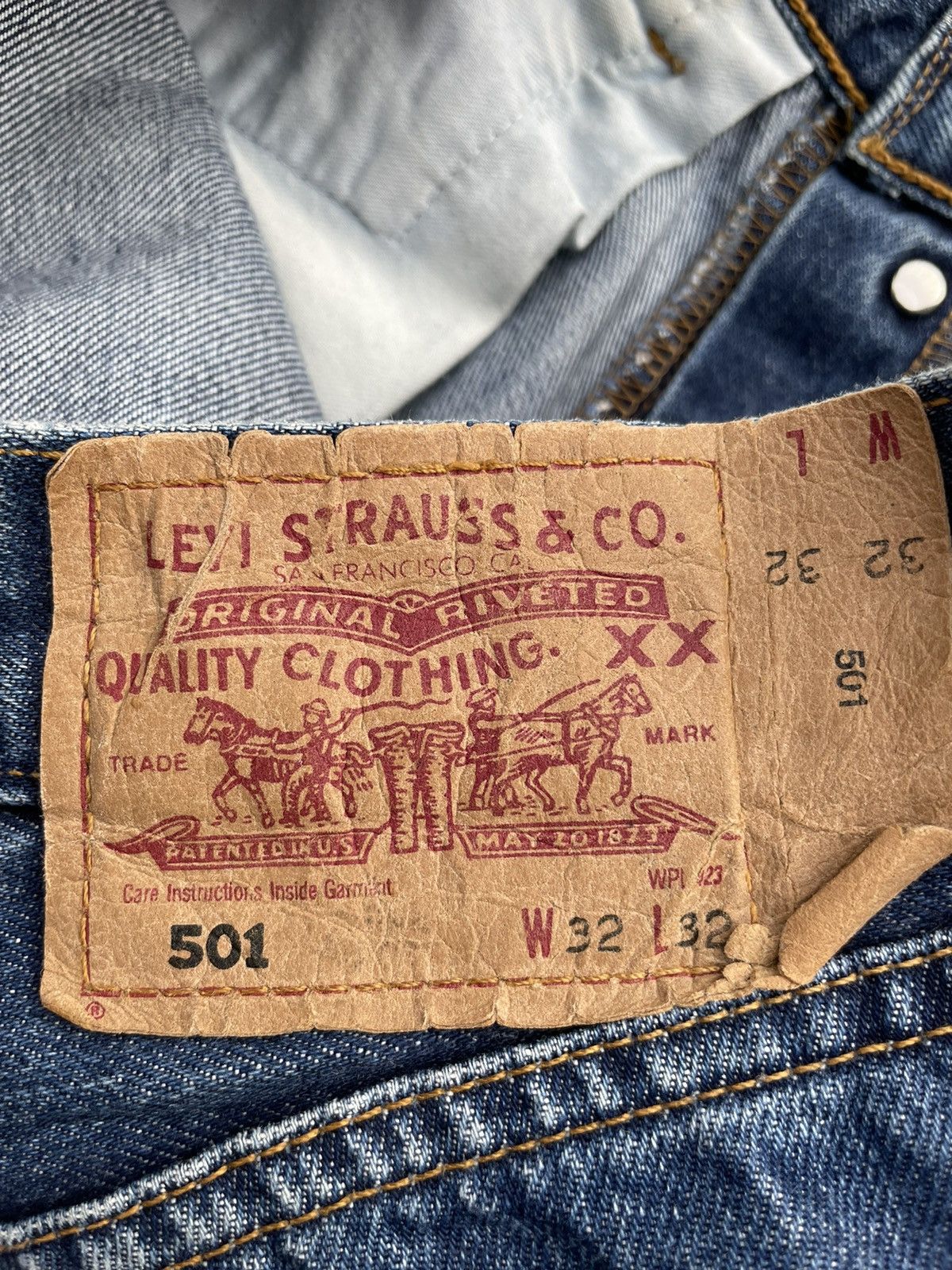 Levi's Levi’s 501 e 2001 Aging Distressed Denim Size US 31 - 13 Thumbnail