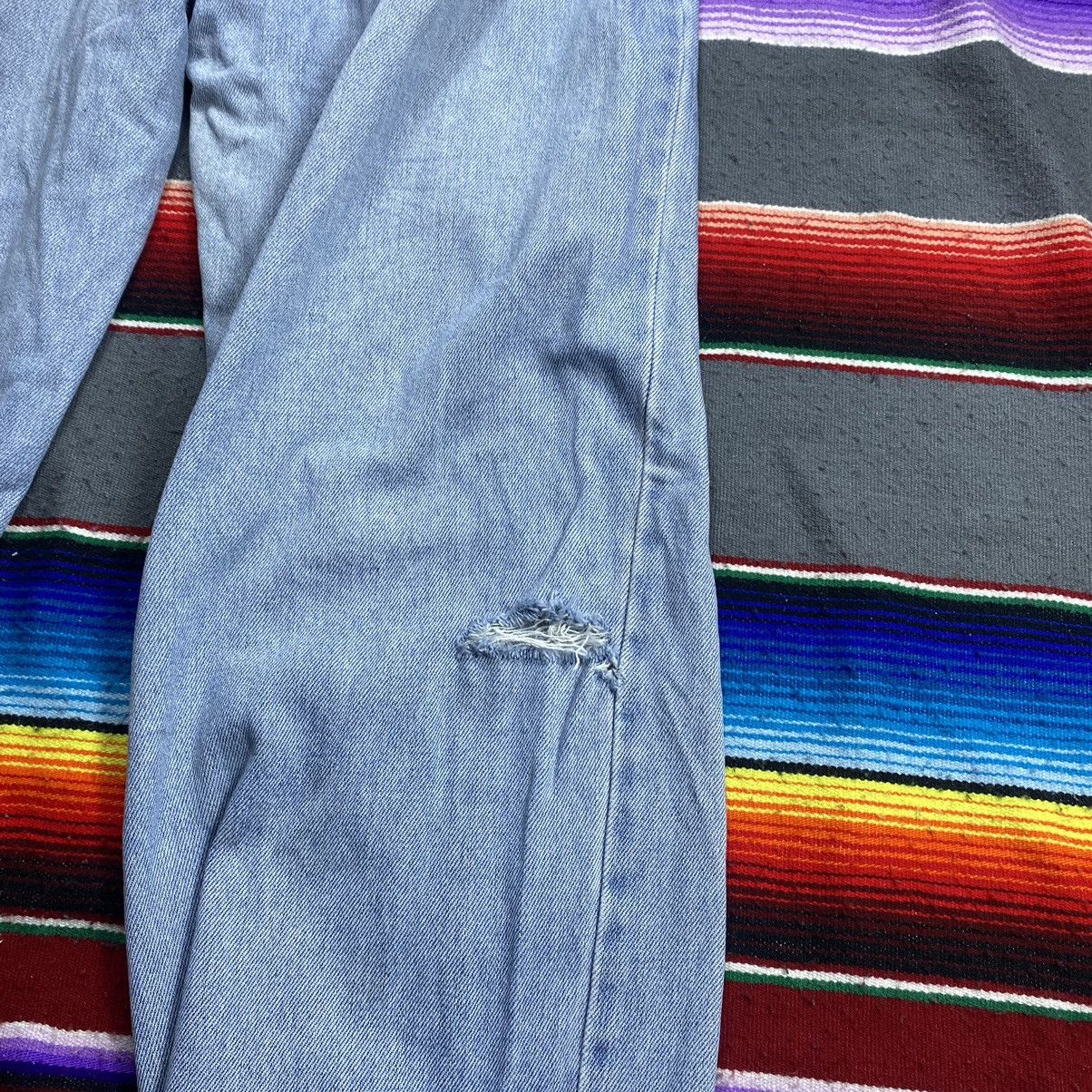 Levi's Vintage Levi’s 550 Washed Blue Distressed Denim Size US 37 - 14 Thumbnail