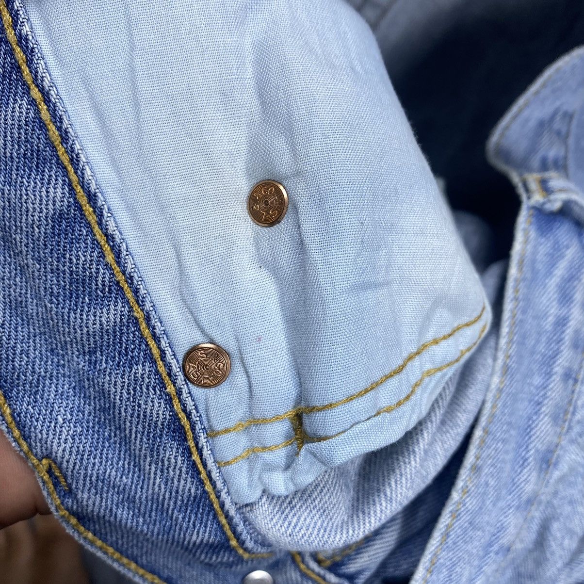 Levi's Vintage Levi’s 550 Washed Blue Distressed Denim Size US 37 - 10 Thumbnail
