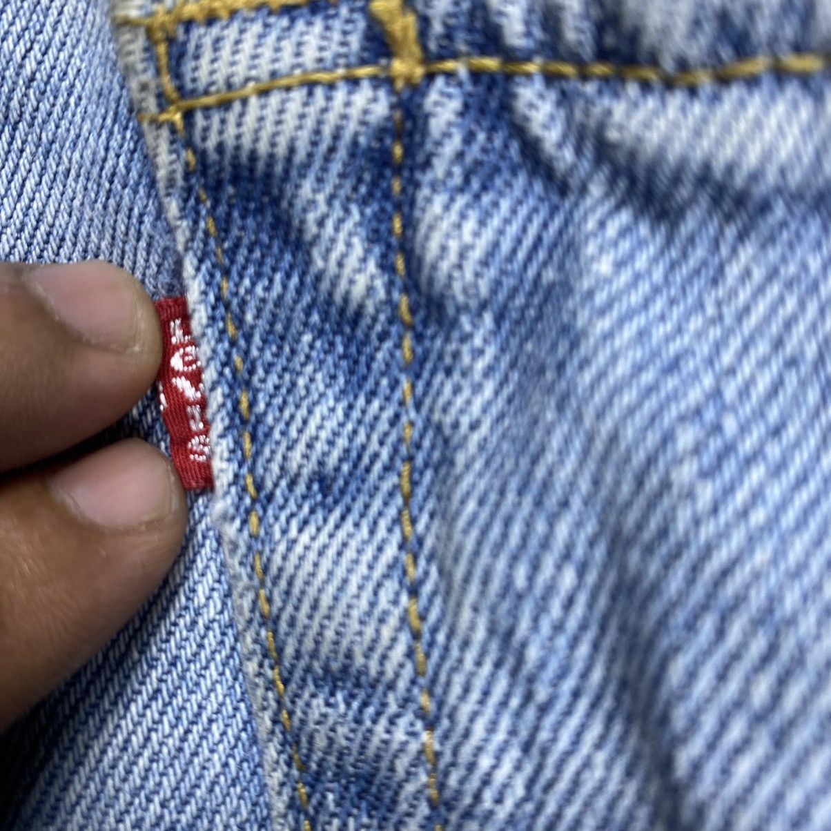 Levi's Vintage Levi’s 550 Washed Blue Distressed Denim Size US 37 - 15 Thumbnail