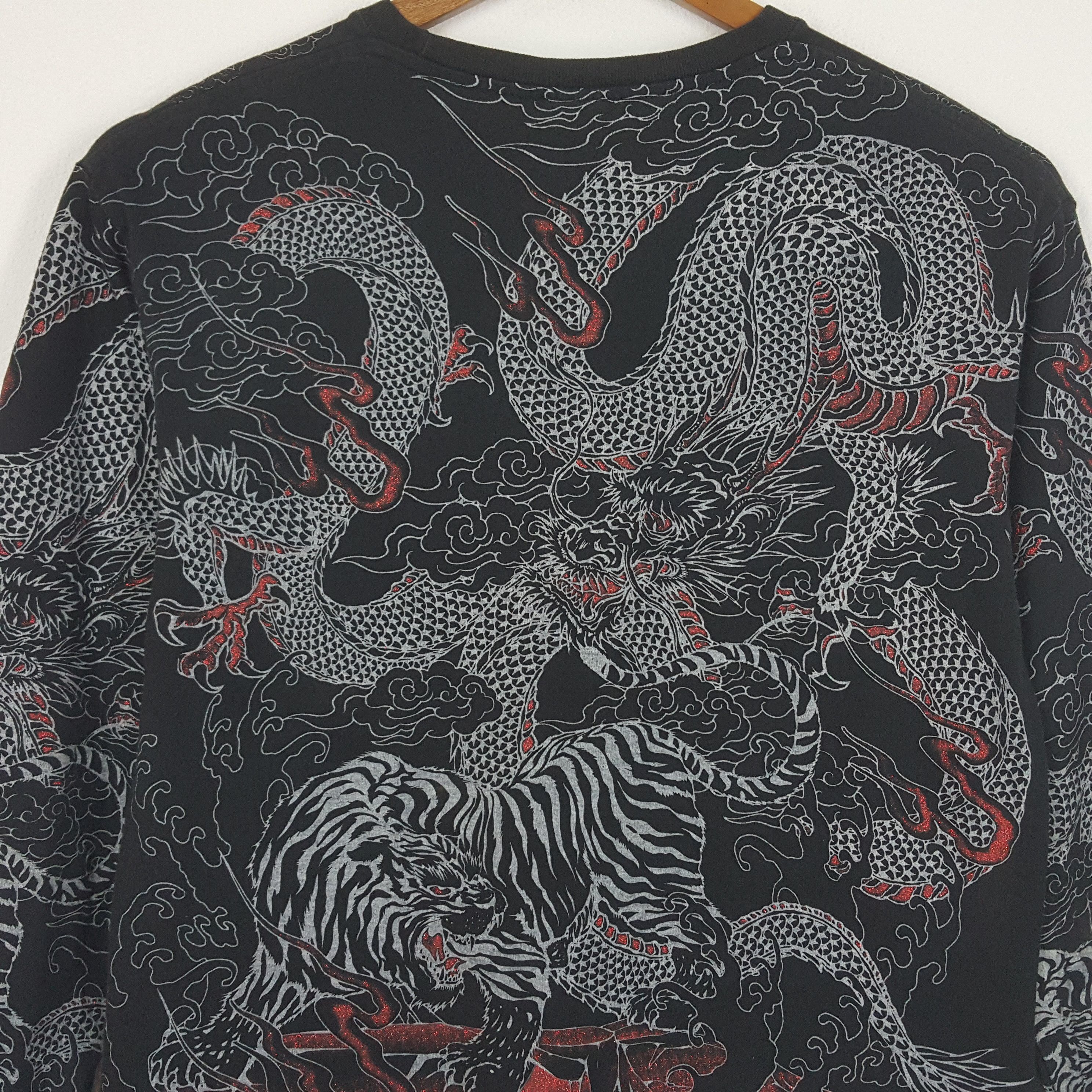 Japanese Brand × Vintage Vintage Japanese Brand Full Print Dragon Tiger Design Tees Size US L / EU 52-54 / 3 - 3 Thumbnail