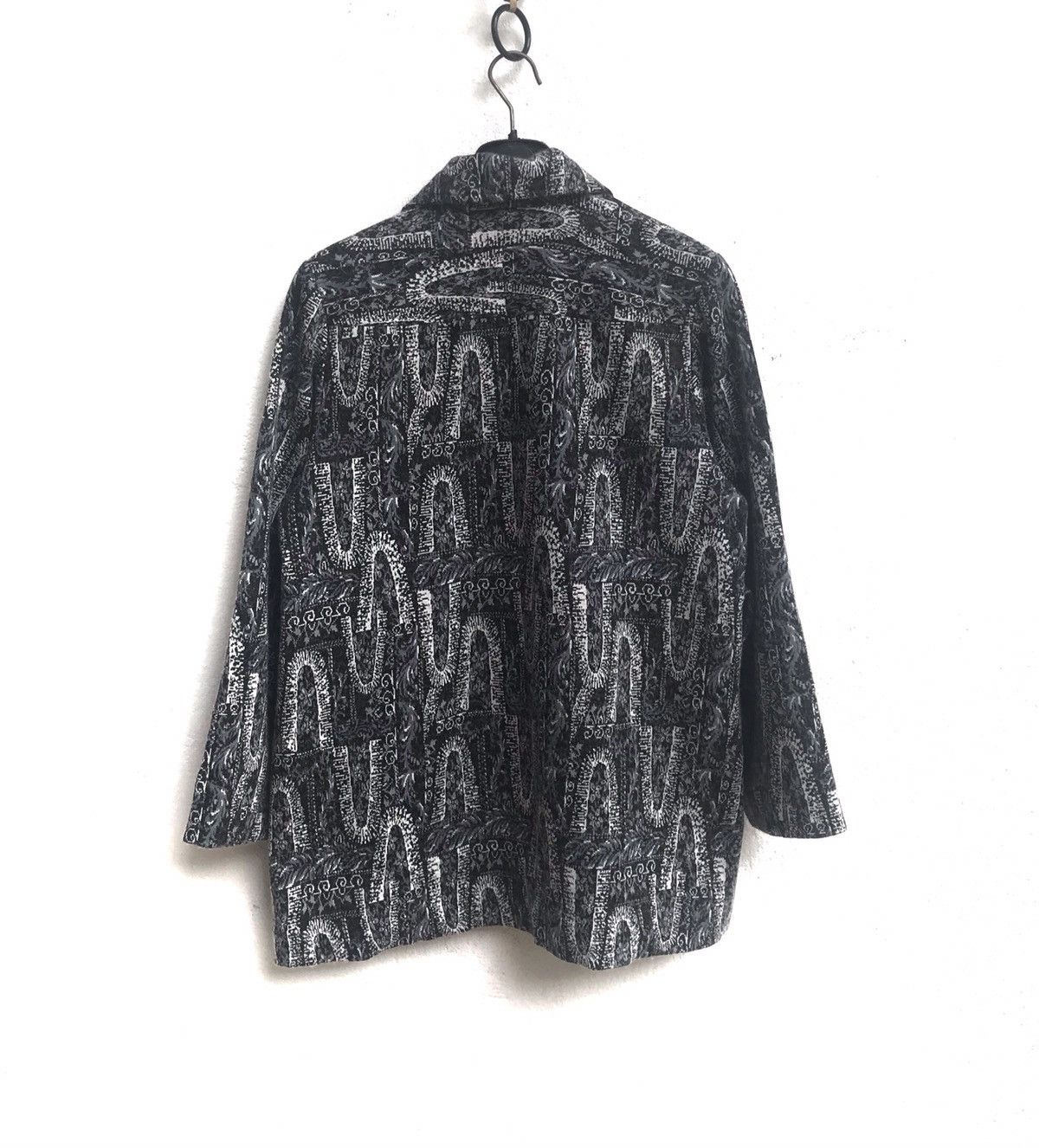 Japanese Brand 🔥Mega Rare Pattern Button Light Jacket Size US M / EU 48-50 / 2 - 2 Thumbnail