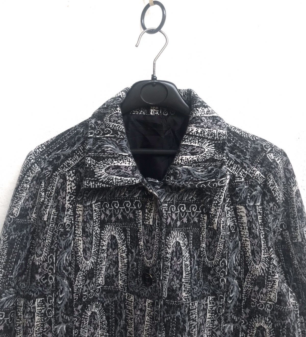 Japanese Brand 🔥Mega Rare Pattern Button Light Jacket Size US M / EU 48-50 / 2 - 4 Thumbnail