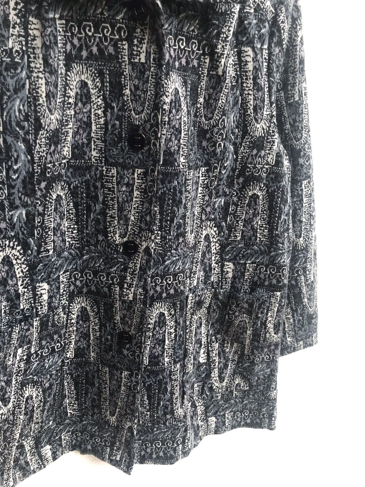 Japanese Brand 🔥Mega Rare Pattern Button Light Jacket Size US M / EU 48-50 / 2 - 3 Thumbnail