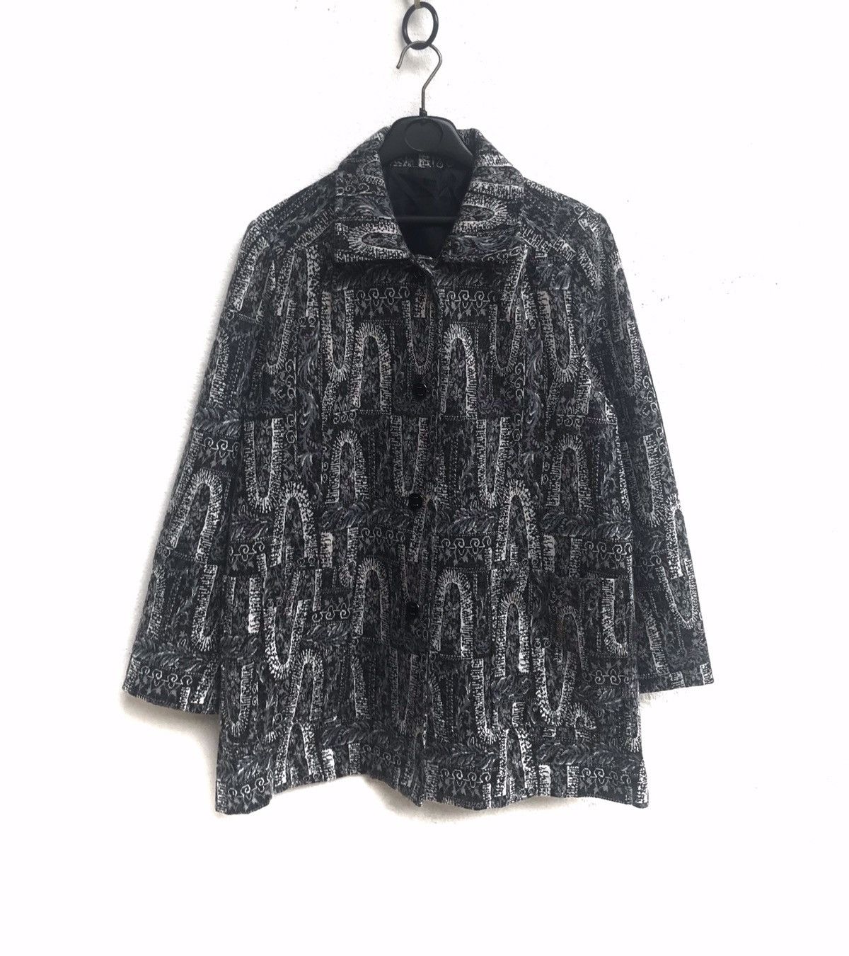 🔥Mega Rare Pattern Button Light Jacket
