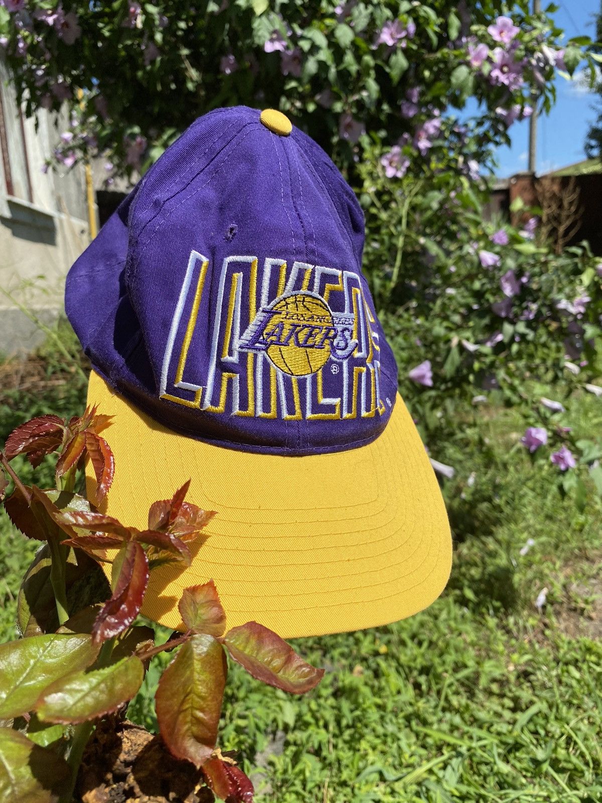 NBA × Vintage Vintage 90s L.A. Lakers NBA Trucker Cap Kobe Bryant Os Size ONE SIZE - 1 Thumbnail