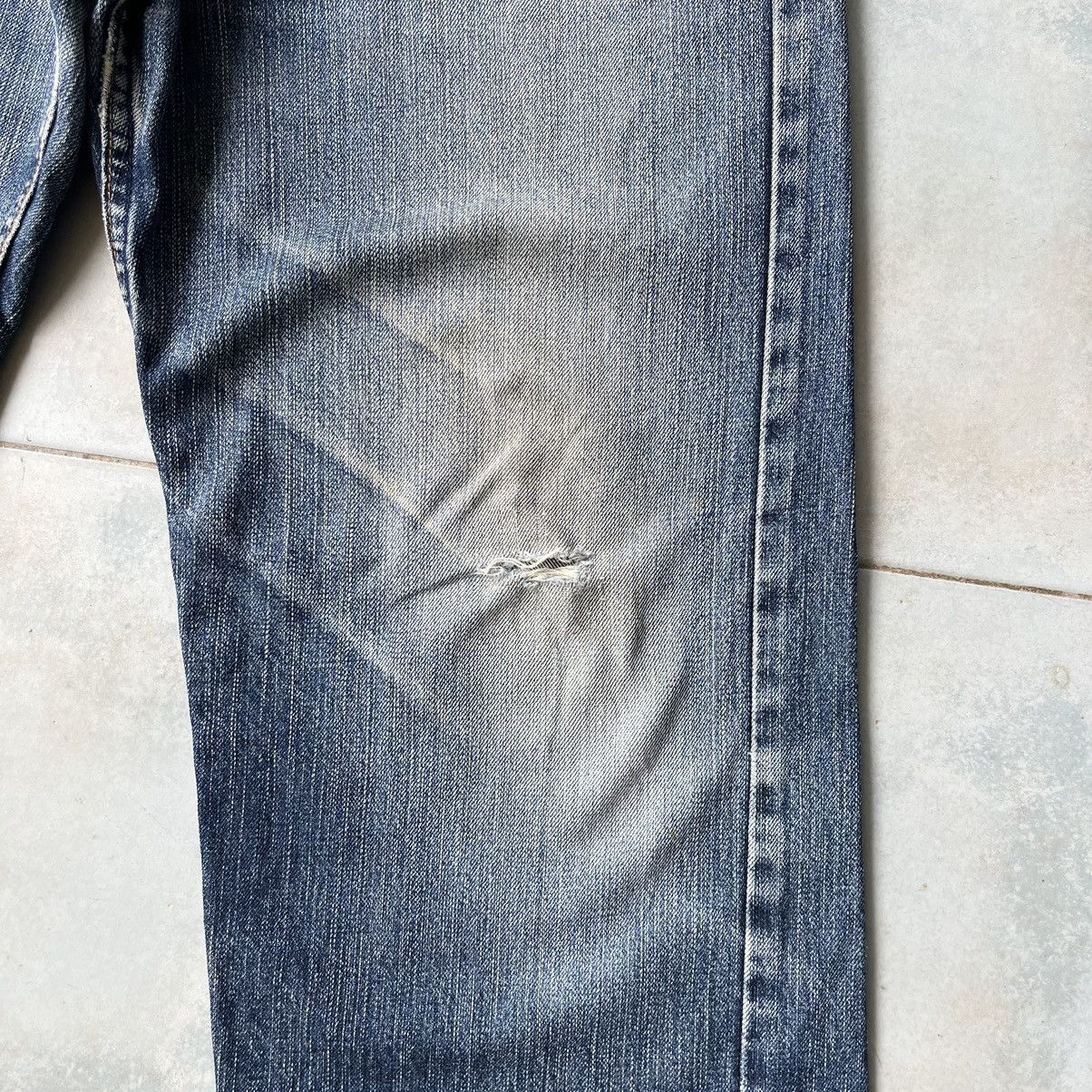 Levi's × Levi's Vintage Clothing Vintage Levis 559 Distressed Faded Blue Baggy Jeans Size US 34 / EU 50 - 9 Thumbnail