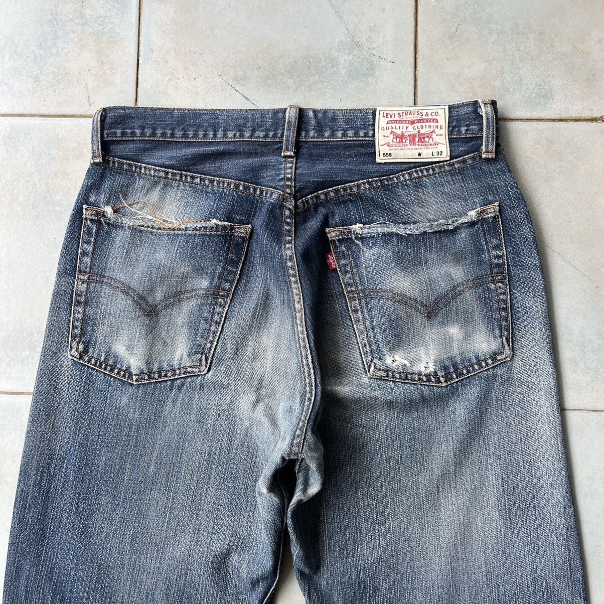 Levi's × Levi's Vintage Clothing Vintage Levis 559 Distressed Faded Blue Baggy Jeans Size US 34 / EU 50 - 3 Thumbnail