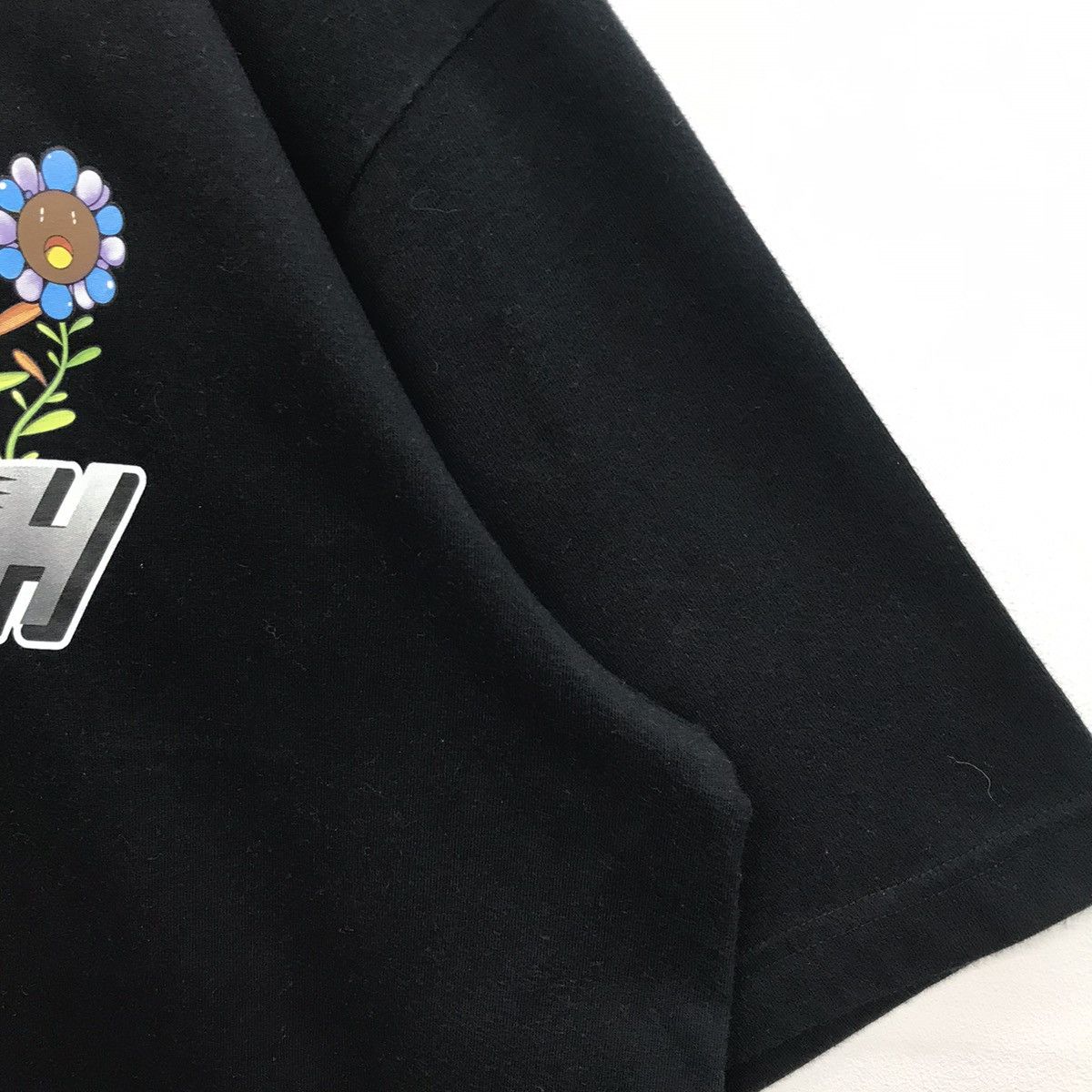 Billie Eilish × Takashi Murakami × Uniqlo Rare!!Uniqlo X Billie Eilish X TakashiMurakami Spellout Tee Size US XL / EU 56 / 4 - 5 Thumbnail