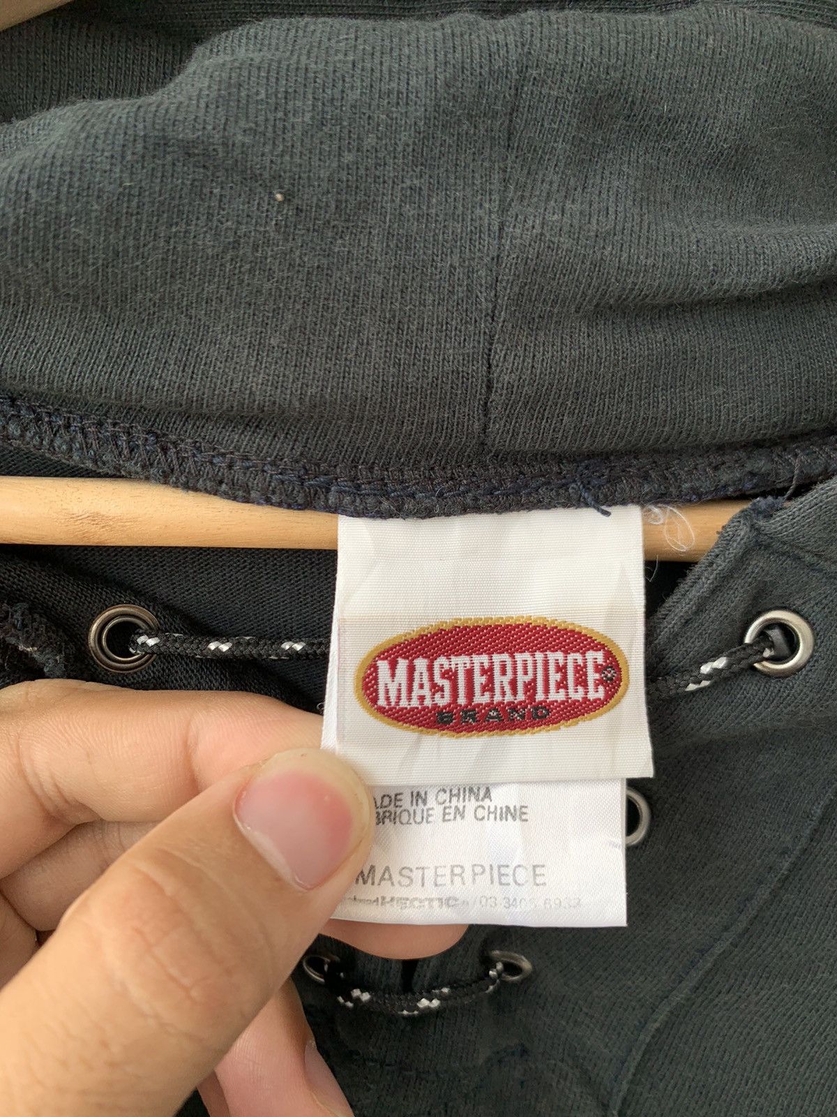 Japanese Brand Vintage Sunfaded Masterpiece Pullover Hoodies Size US L / EU 52-54 / 3 - 9 Thumbnail