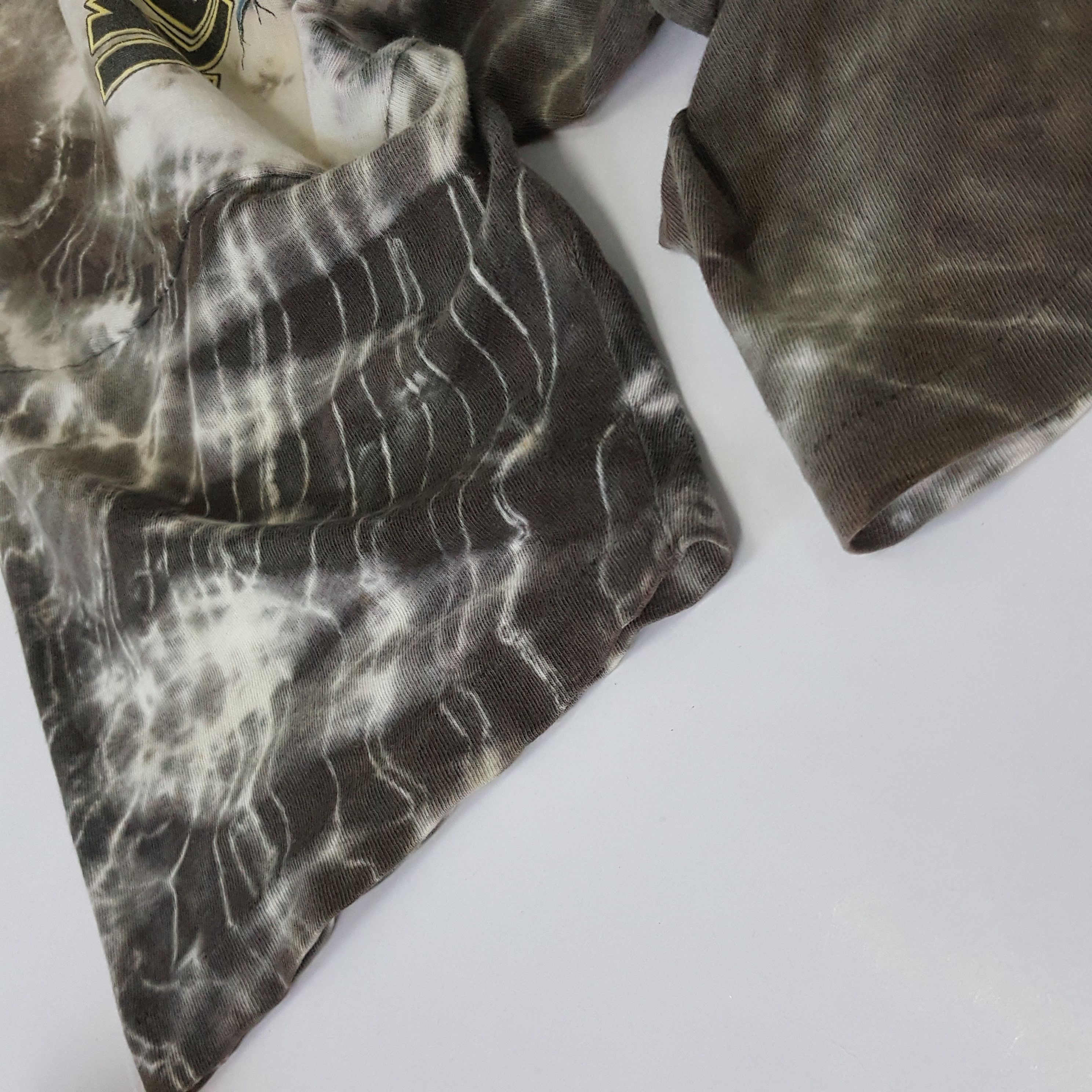 Band Tees × Iron Maiden × Vintage Vintage 90's IRON MAIDEN American Metal Band tie dye tees Size US L / EU 52-54 / 3 - 6 Thumbnail