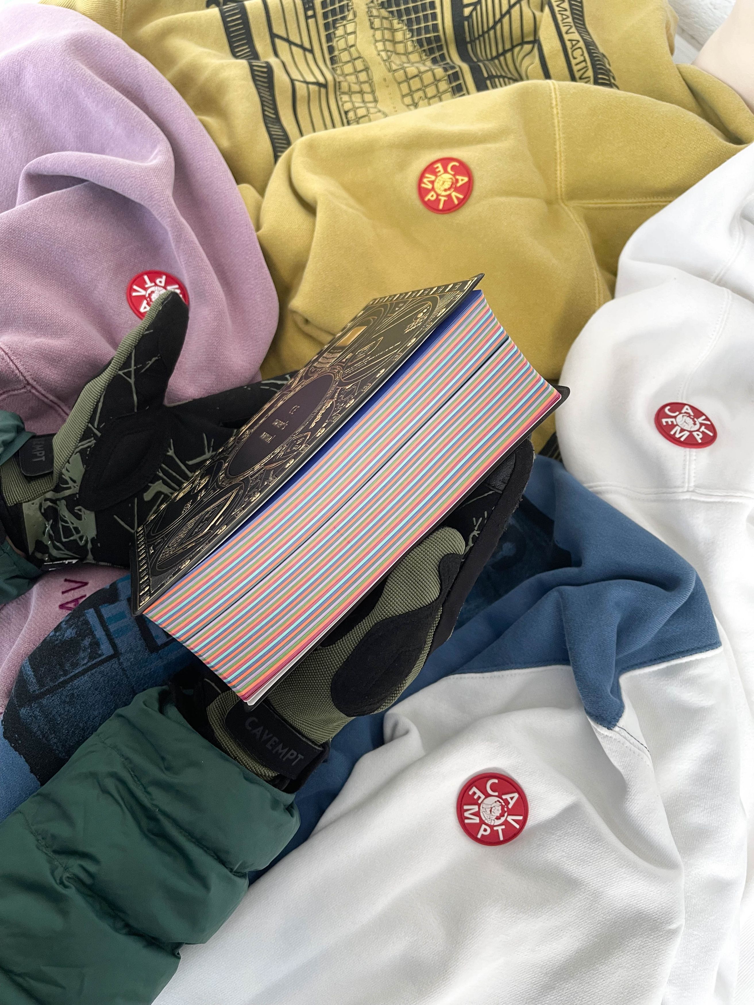 Cav Empt × Japanese Brand Cav Empt Owner’s Manual 2016/11 Limited Edition Book Size ONE SIZE - 9 Thumbnail