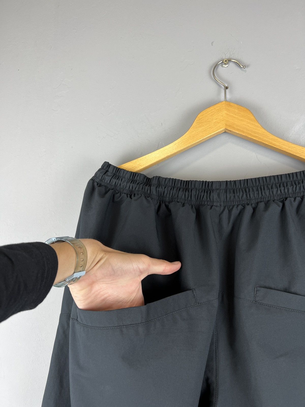Vintage Vintage NIKE AIR nylon drill pants all black big logo y2k Size US 38 / EU 54 - 16 Thumbnail