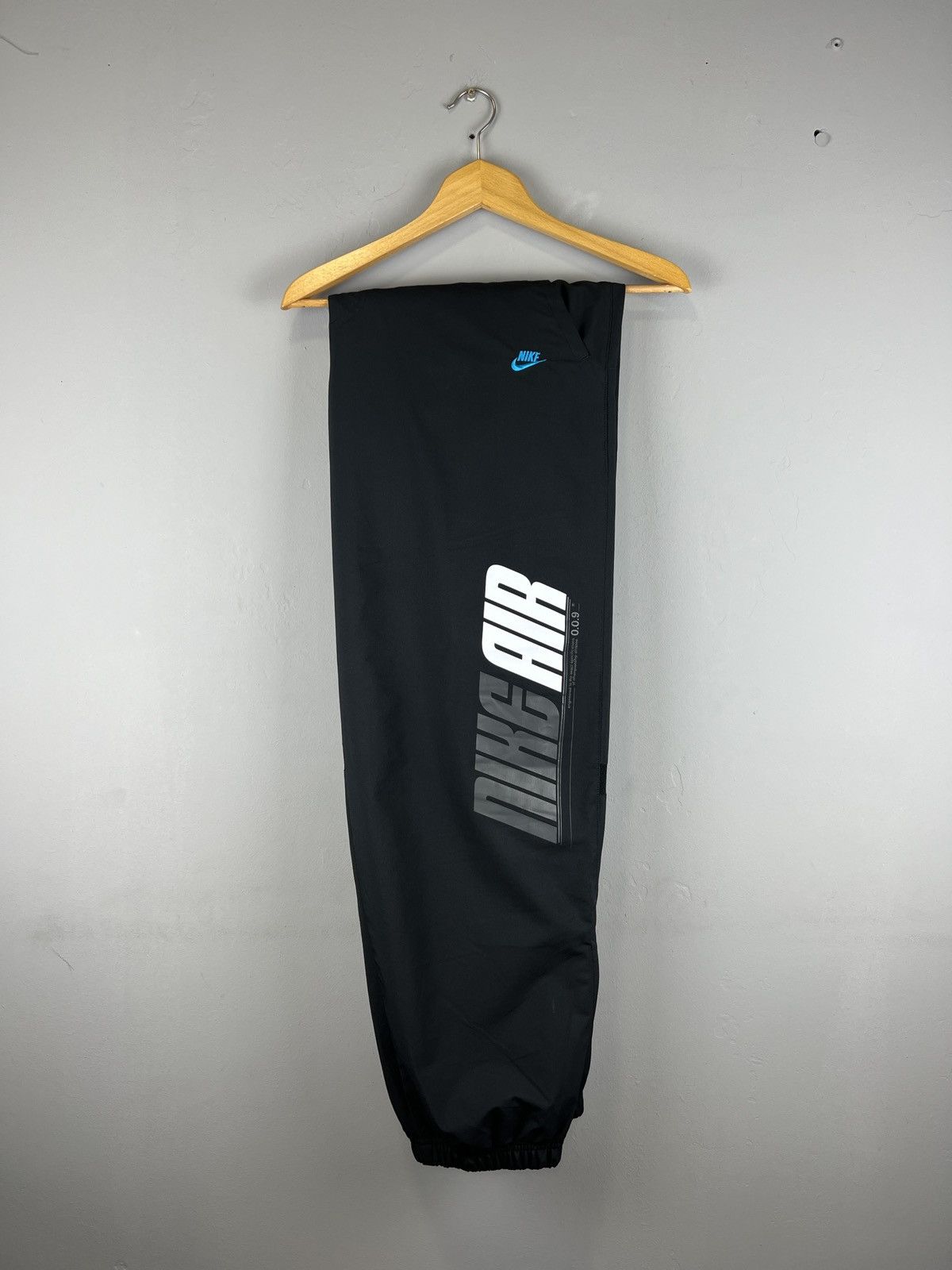 Vintage Vintage NIKE AIR nylon drill pants all black big logo y2k Size US 38 / EU 54 - 1 Thumbnail