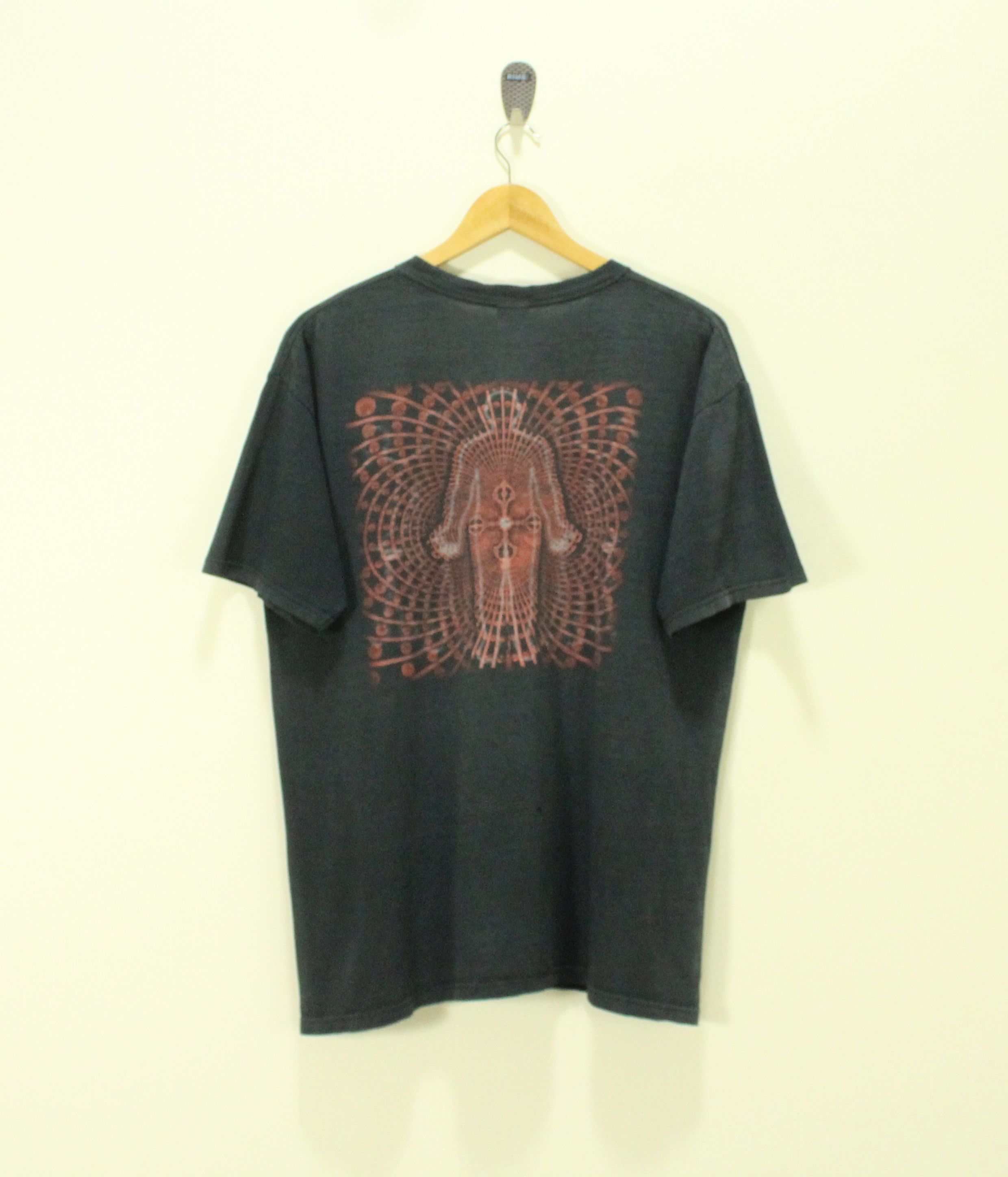 Band Tees Vintage TOOL T Shirt 2002 SunFaded Distressed Size US L / EU 52-54 / 3 - 1 Thumbnail