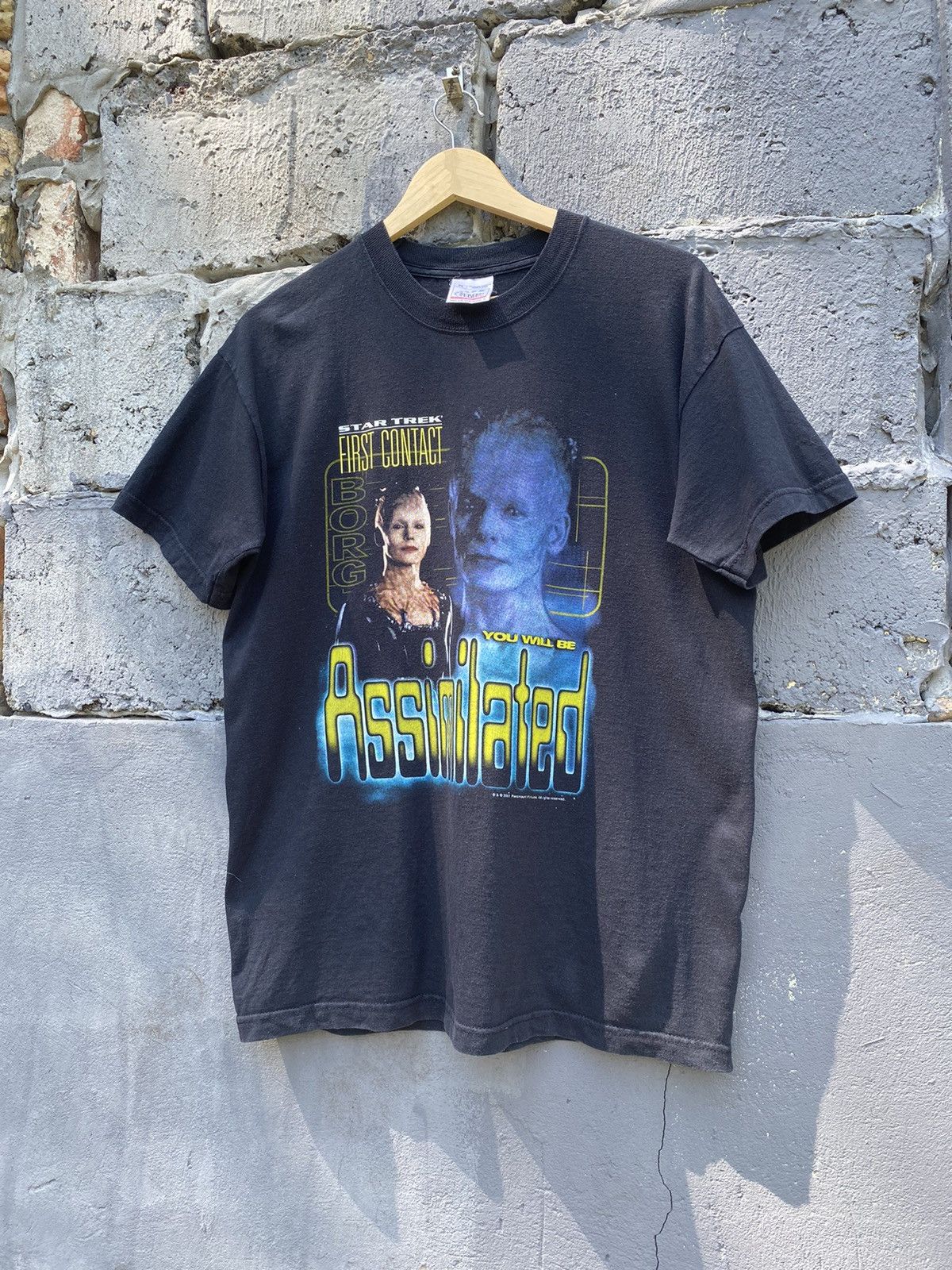 Vintage Vintage 2001 Star Trek Voyager Assimilated Tee Size US M / EU 48-50 / 2 - 1 Thumbnail