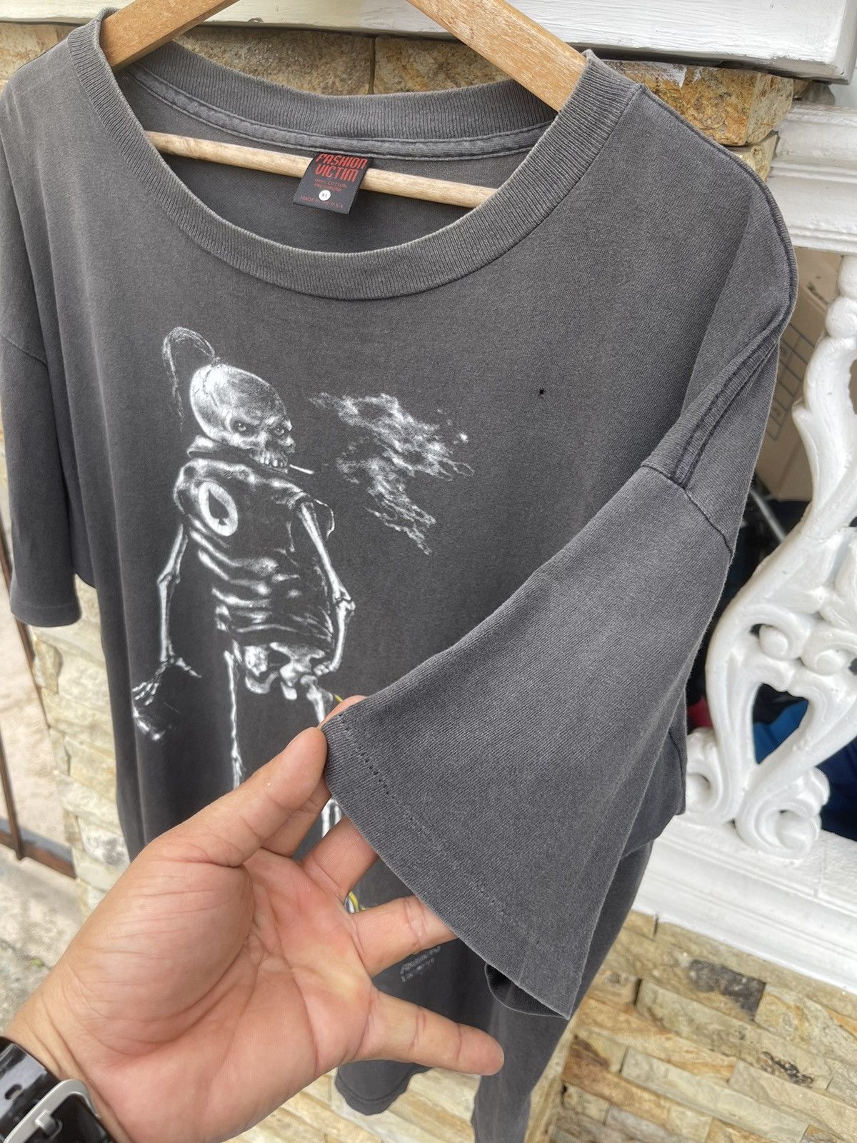 Fashion Victim Rare🔥SUN FADED🔥Vtg 90s FASHION VICTIM Pissing Skeleton Tee Size US XL / EU 56 / 4 - 7 Thumbnail