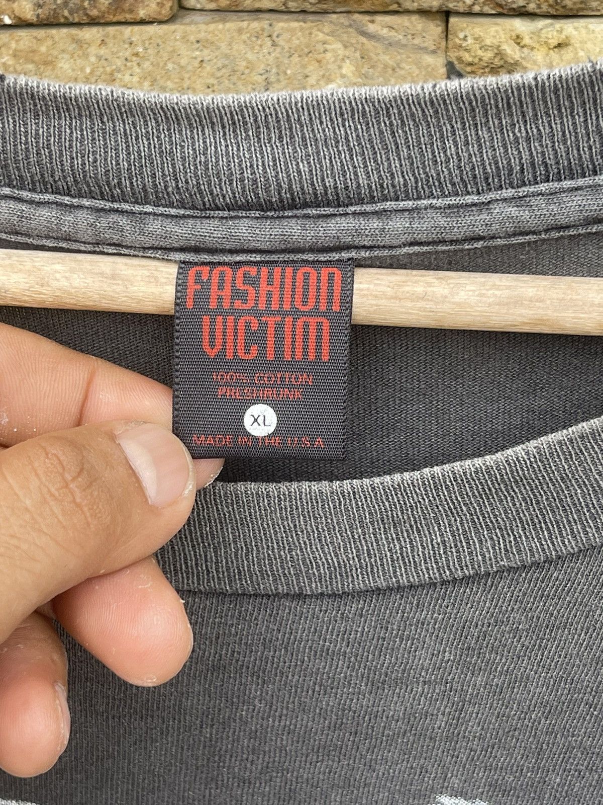 Fashion Victim Rare🔥SUN FADED🔥Vtg 90s FASHION VICTIM Pissing Skeleton Tee Size US XL / EU 56 / 4 - 4 Thumbnail