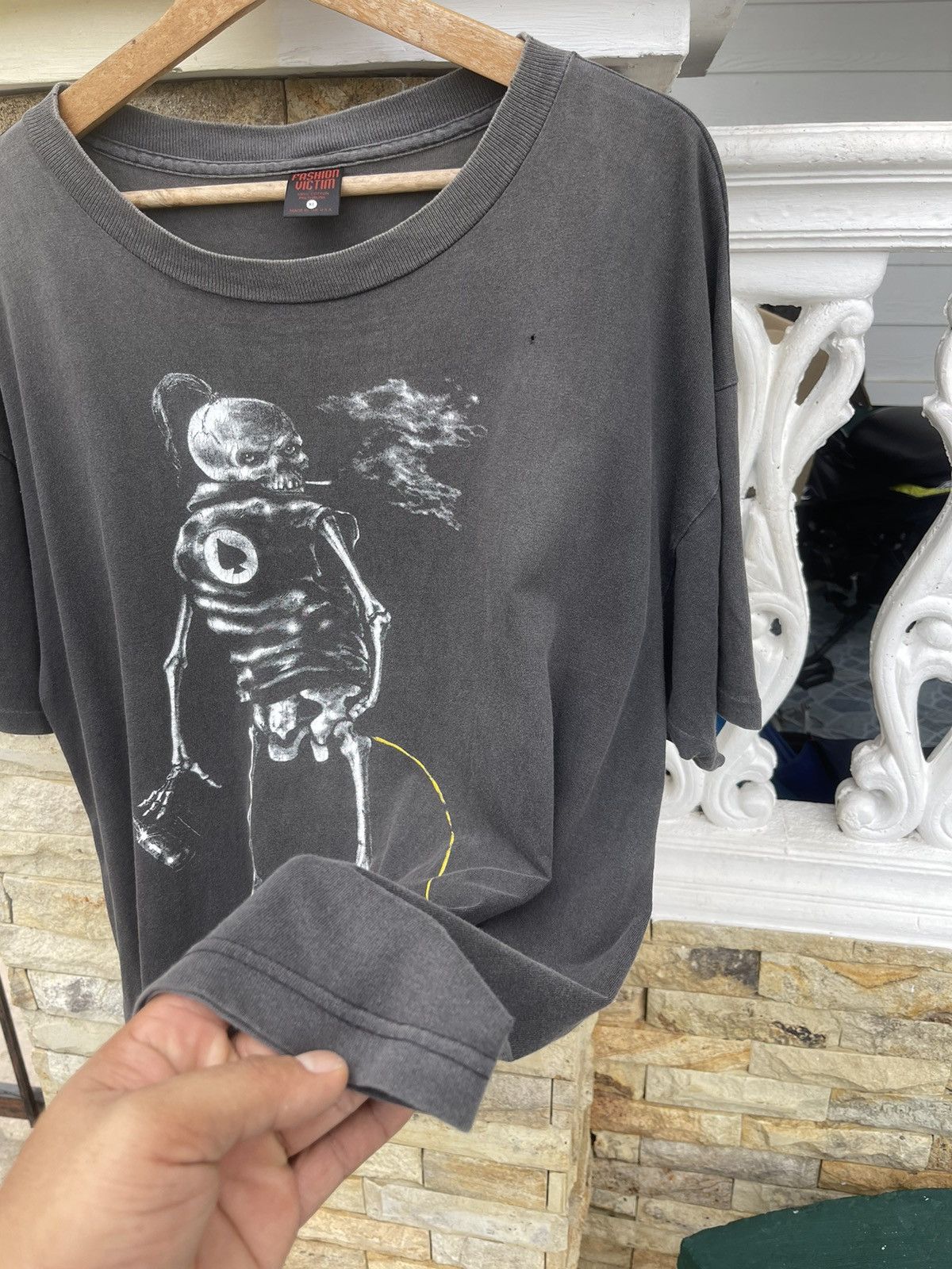 Fashion Victim Rare🔥SUN FADED🔥Vtg 90s FASHION VICTIM Pissing Skeleton Tee Size US XL / EU 56 / 4 - 8 Thumbnail