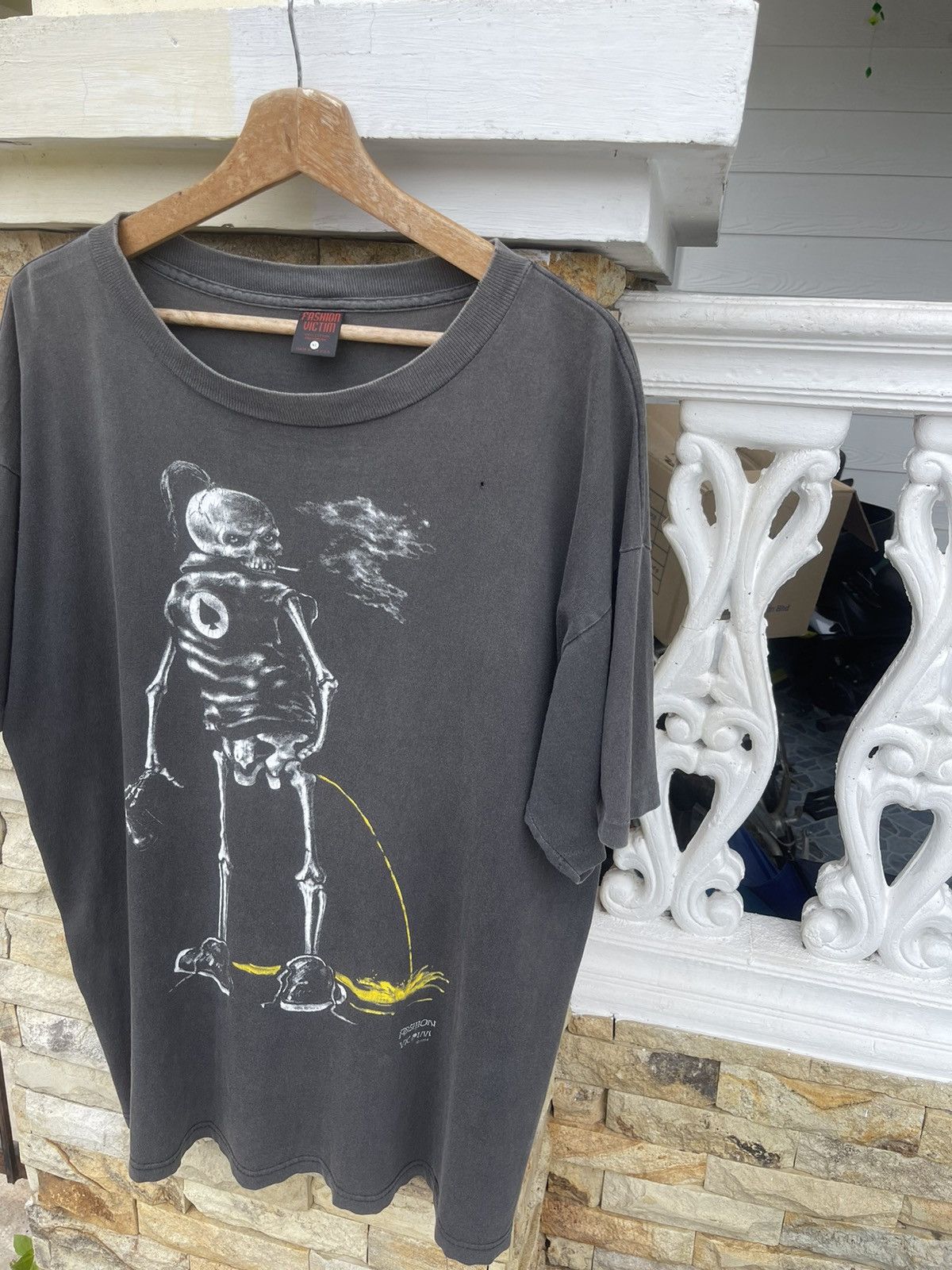 Fashion Victim Rare🔥SUN FADED🔥Vtg 90s FASHION VICTIM Pissing Skeleton Tee Size US XL / EU 56 / 4 - 2 Thumbnail