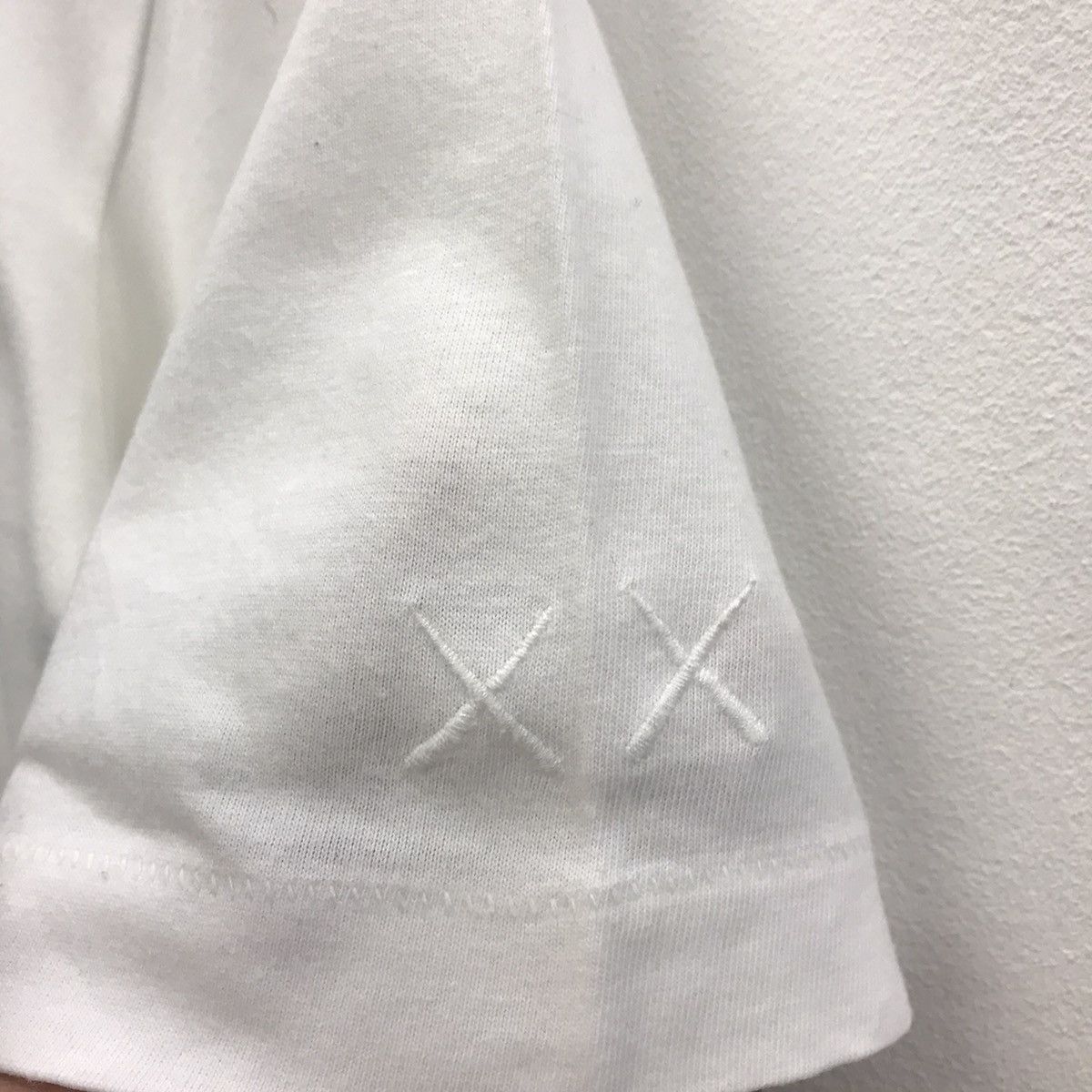 Designer × Kaws × Uniqlo Rare!! Uniqlo x KAWS Flayed Graphic Tee Size US L / EU 52-54 / 3 - 8 Thumbnail