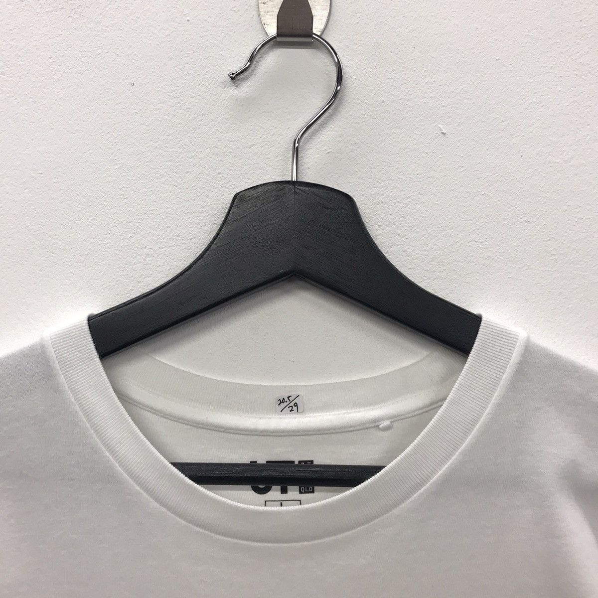 Designer × Kaws × Uniqlo Rare!! Uniqlo x KAWS Flayed Graphic Tee Size US L / EU 52-54 / 3 - 3 Thumbnail