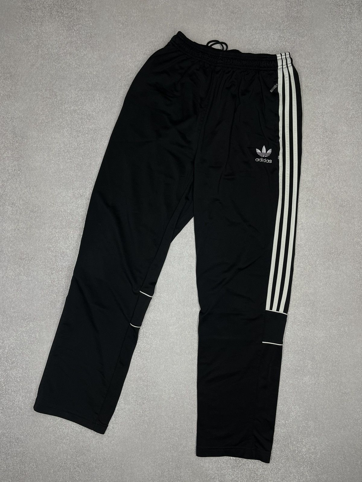 Adidas Vintage Adidas Sweatpants Joggers Three Stripes Y2K Size US 34 / EU 50 - 1 Thumbnail