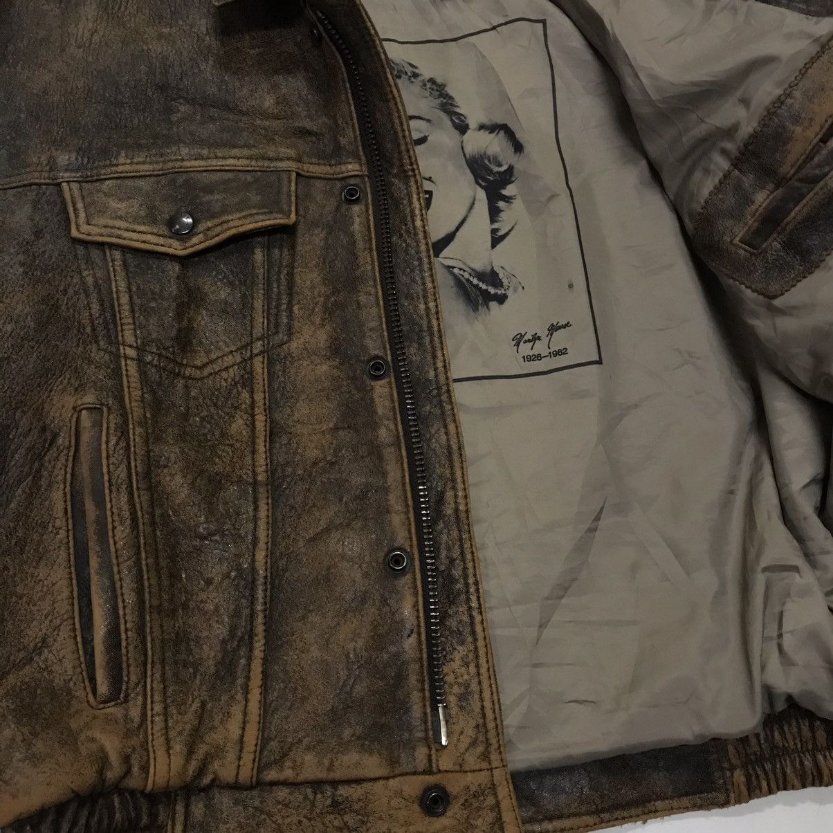 Les Artists × Vintage Vintage 80s Marilyn Monroe brown trucker leather jacket Size US M / EU 48-50 / 2 - 8 Thumbnail