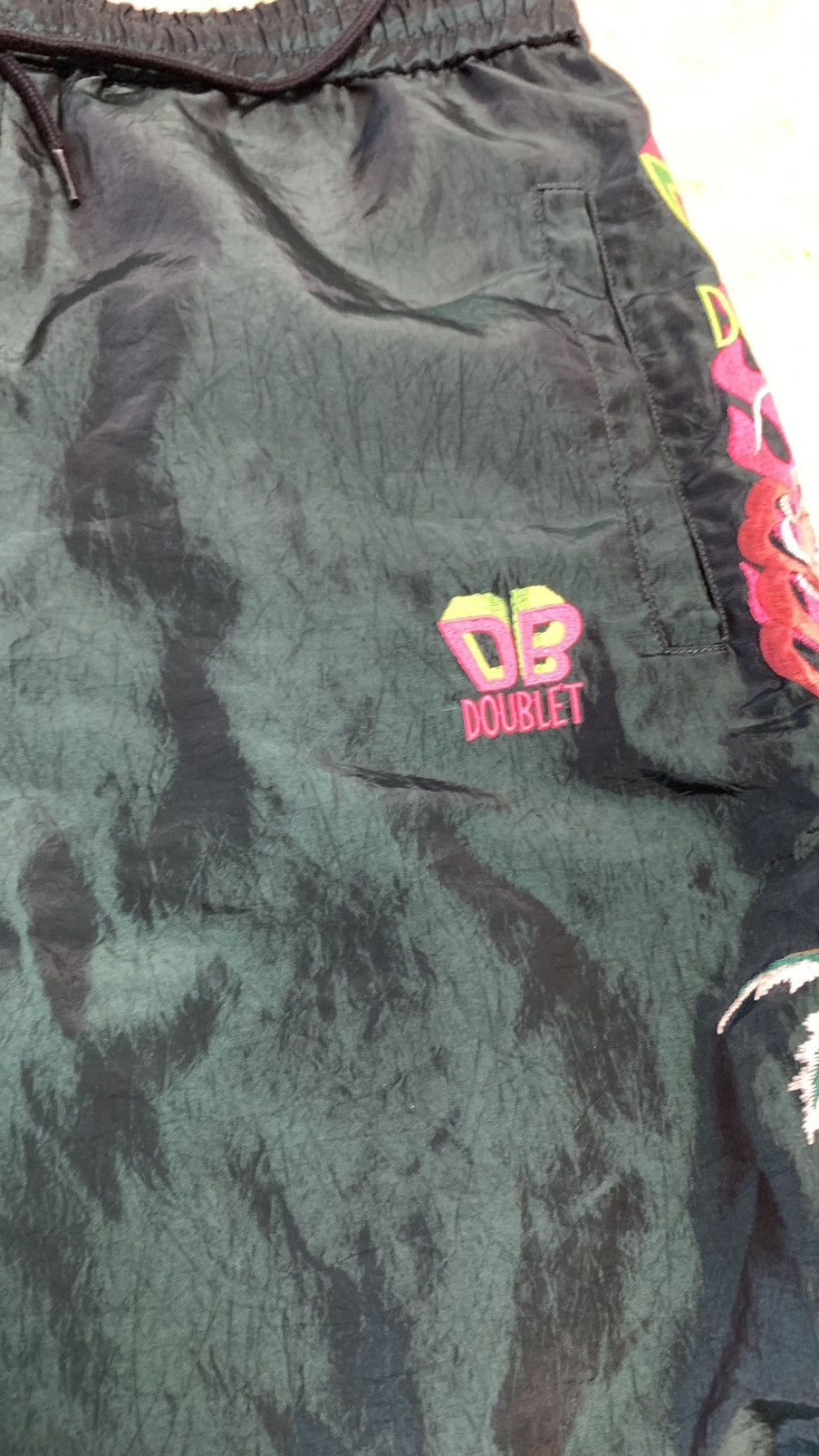 Doublet Doublet Chaos embroidery iridescent poly shorts Size US 34 / EU 50 - 4 Thumbnail