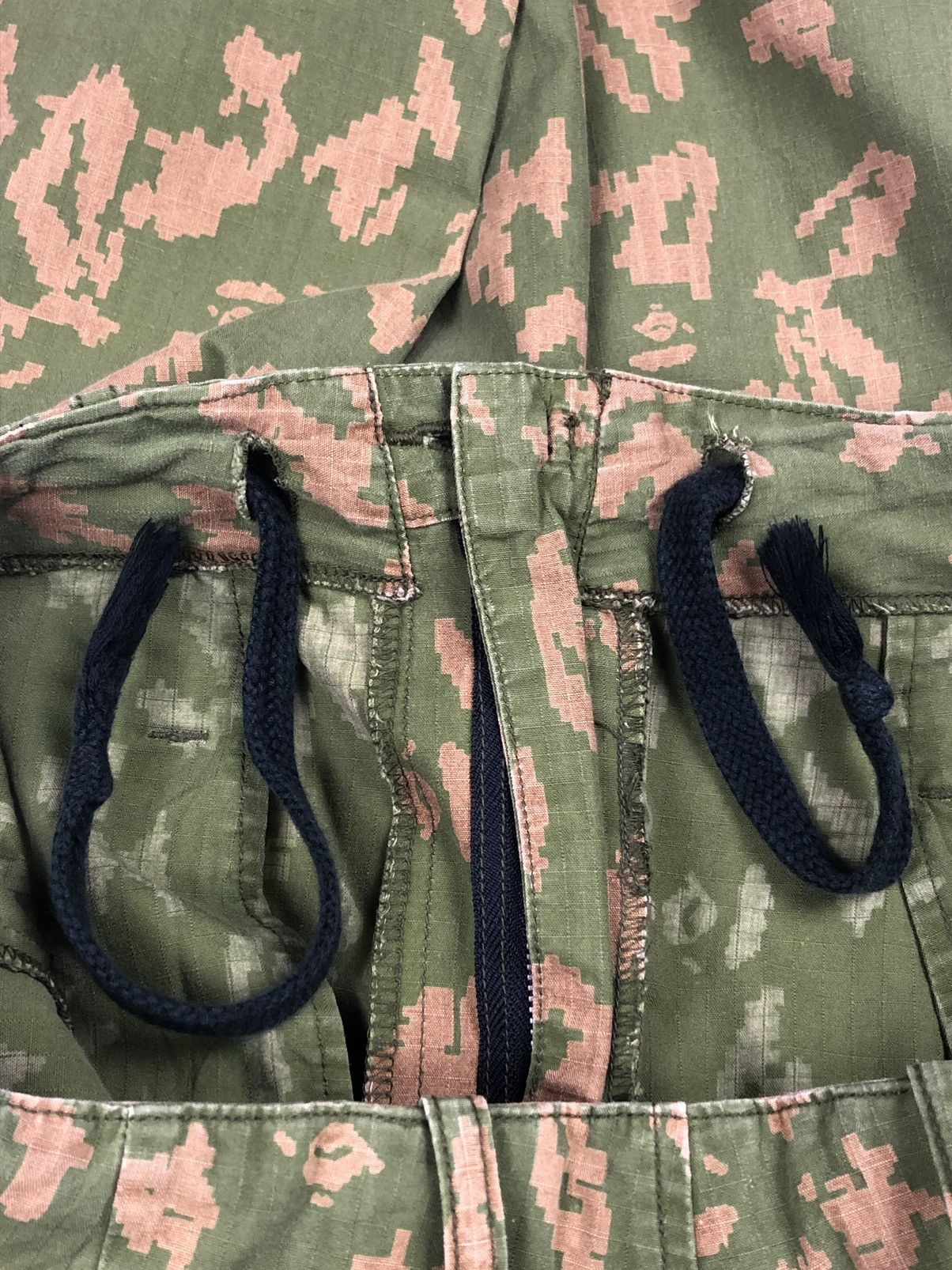 Bape × Wtaps 1997 Wtaps x Bape Digital Camo Cargo Pants Size US 32 / EU 48 - 14 Thumbnail