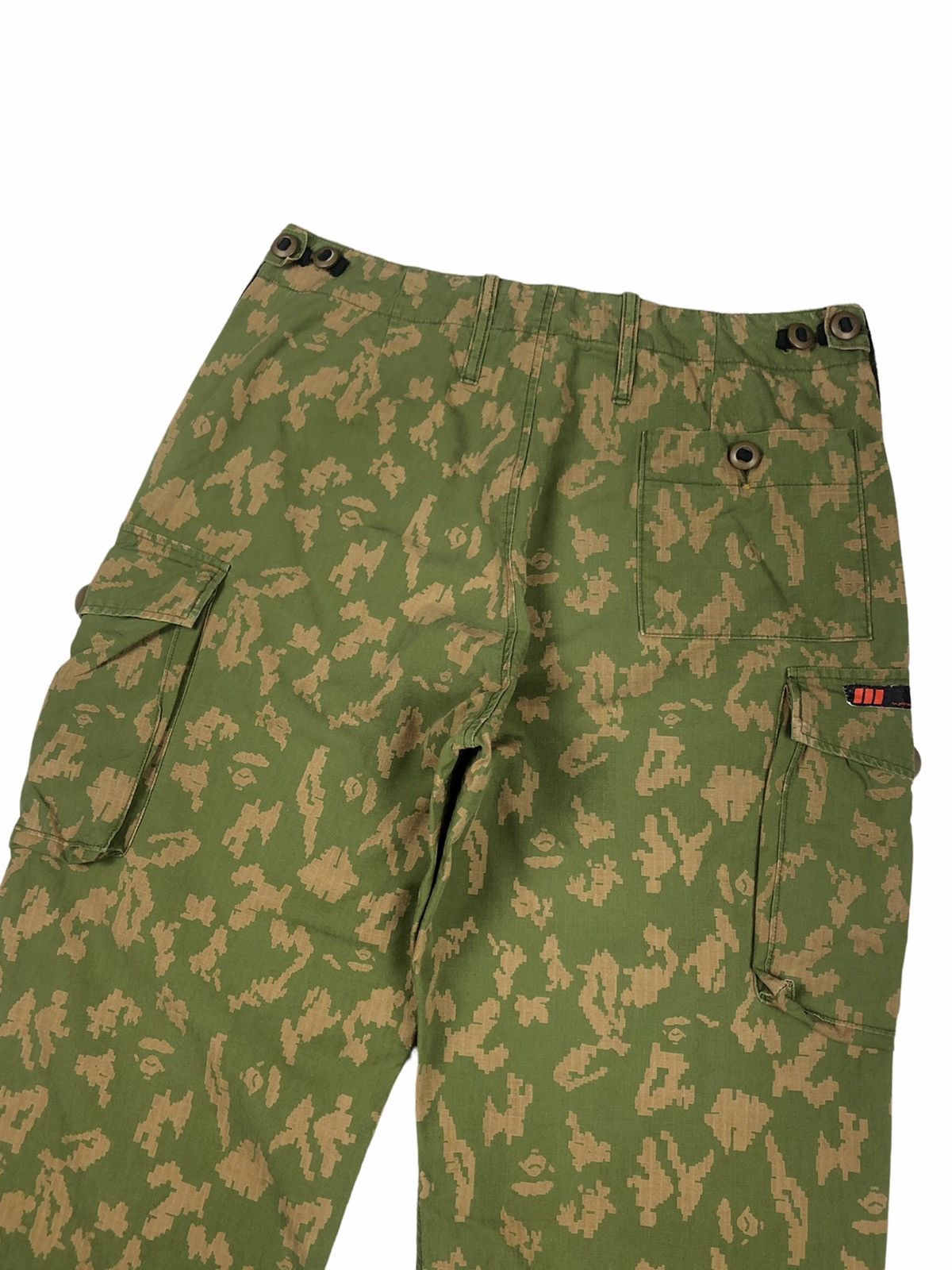 Bape × Wtaps 1997 Wtaps x Bape Digital Camo Cargo Pants Size US 32 / EU 48 - 7 Thumbnail