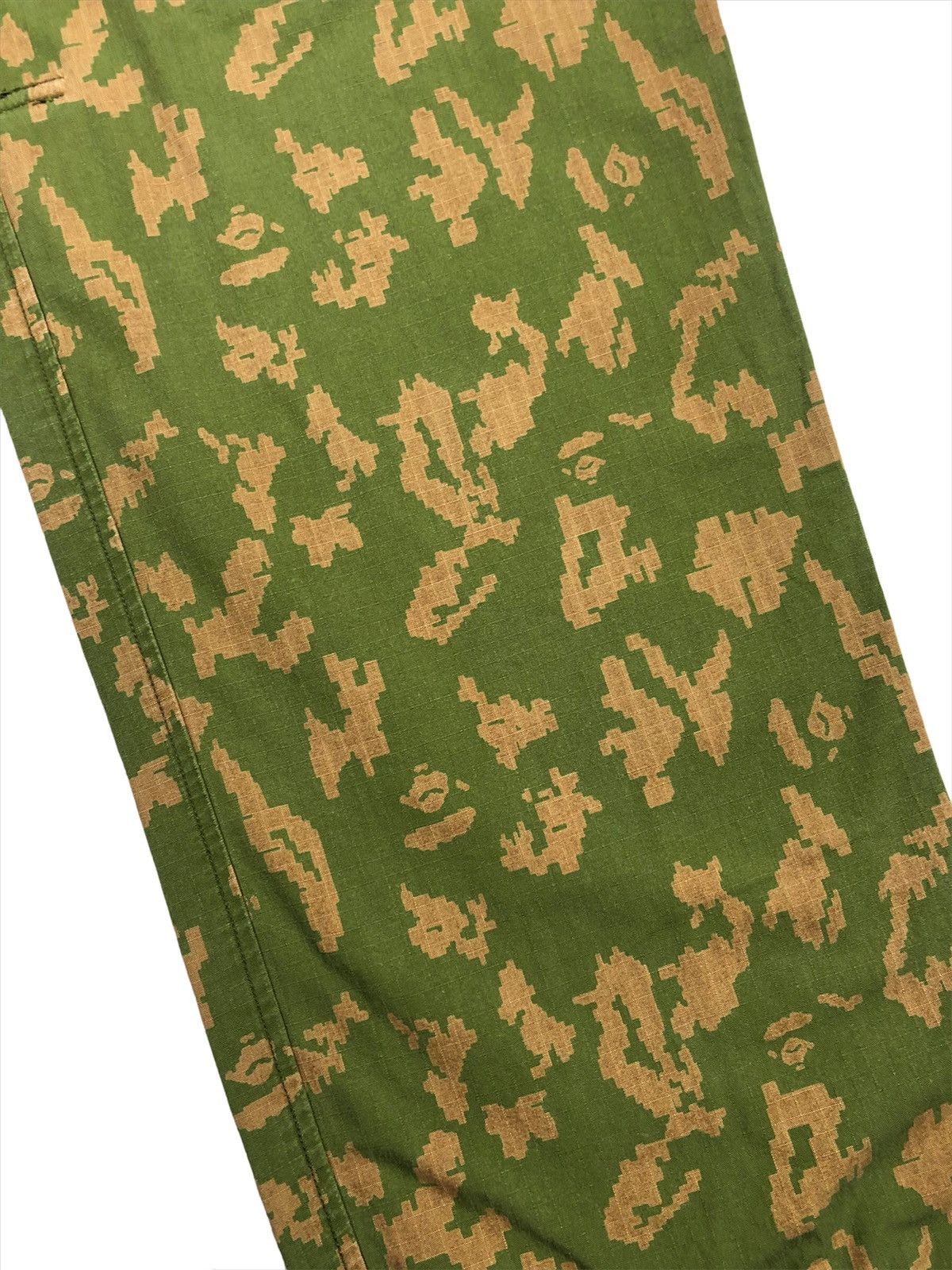 Bape × Wtaps 1997 Wtaps x Bape Digital Camo Cargo Pants Size US 32 / EU 48 - 5 Thumbnail