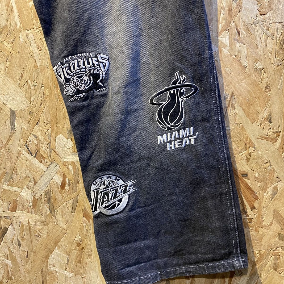 NBA × Vintage Vintage NBA Basketball Teams Denim Jeans 32🧊❄️🥣 White Black Size US 32 / EU 48 - 9 Thumbnail