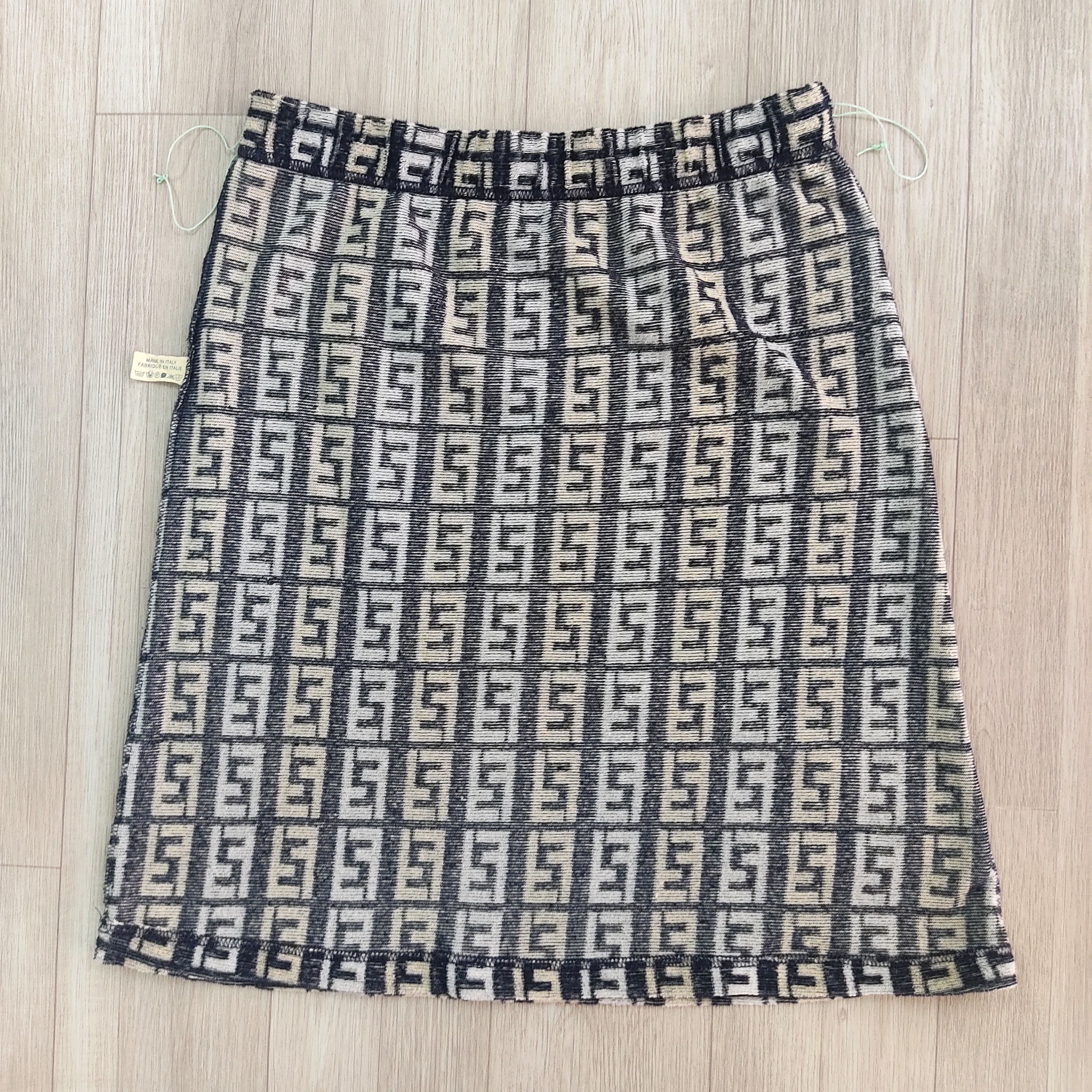 Fendi RARE// Vintage FENDI ZUCCA Monogram Mini Skirts Size 25" / US 0 / IT 36 - 6 Thumbnail